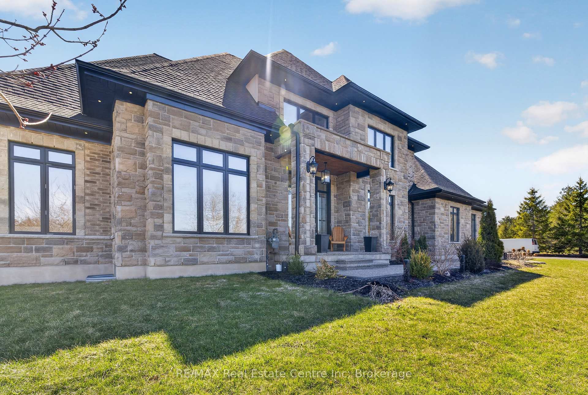 Photo 4 of 7645 Maltby Road E, Puslinch, Rural Puslinch East — HOMEH