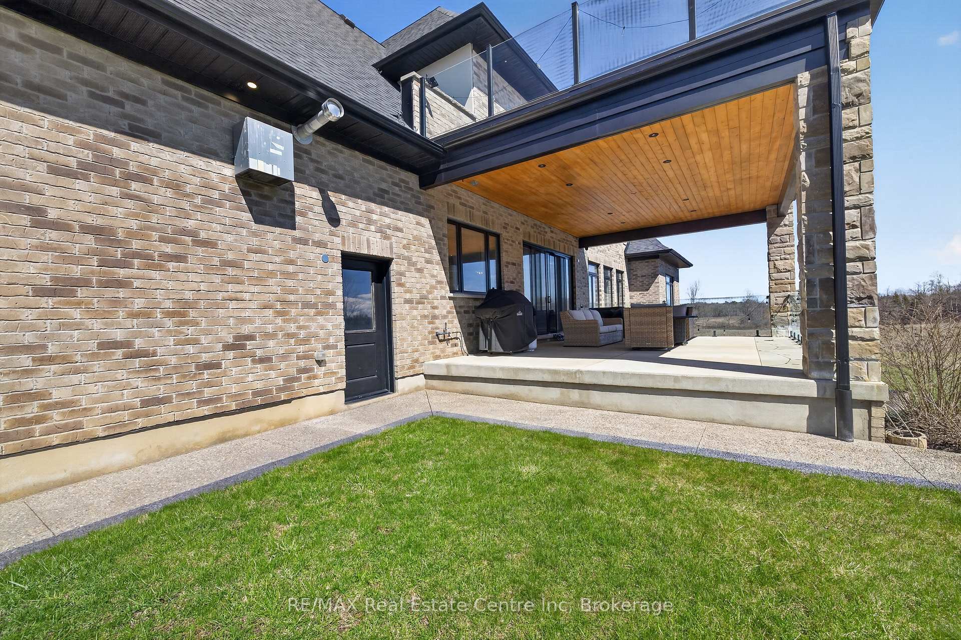 Photo 46 of 7645 Maltby Road E, Puslinch, Rural Puslinch East — HOMEH