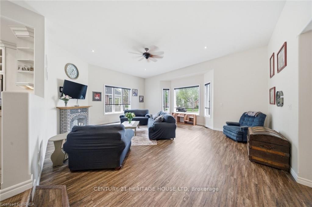 Photo 9 of 5 Echo Villa Avenue, Brantford, Echo Place — HOMEH