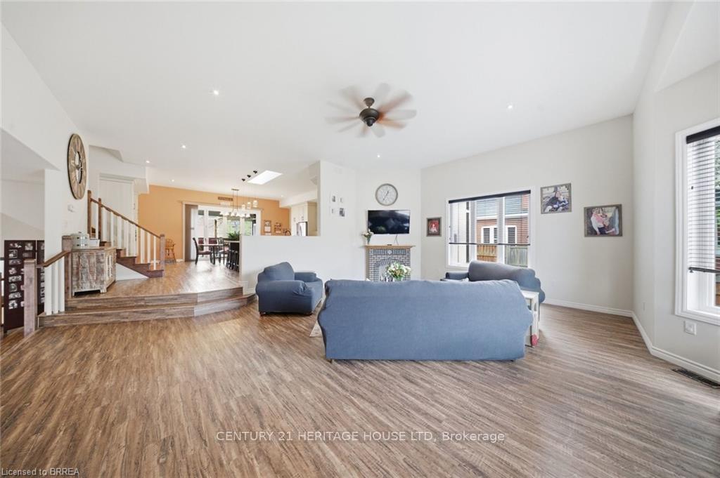 Photo 10 of 5 Echo Villa Avenue, Brantford, Echo Place — HOMEH