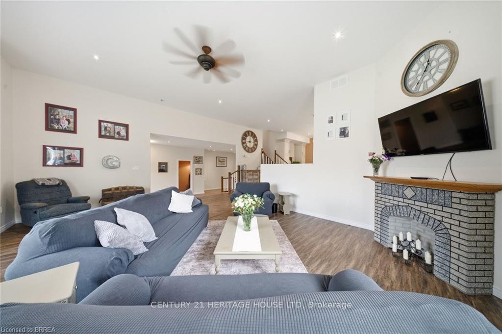 Photo 11 of 5 Echo Villa Avenue, Brantford, Echo Place — HOMEH