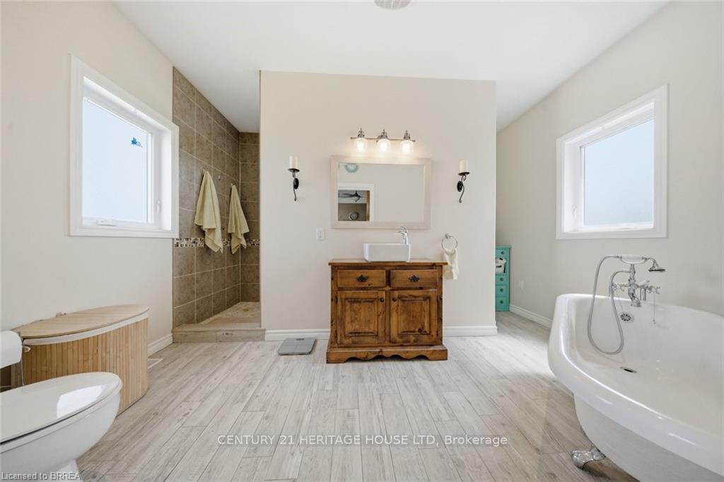 Photo 25 of 5 Echo Villa Avenue, Brantford, Echo Place — HOMEH