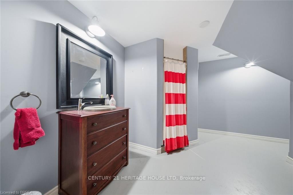 Photo 31 of 5 Echo Villa Avenue, Brantford, Echo Place — HOMEH