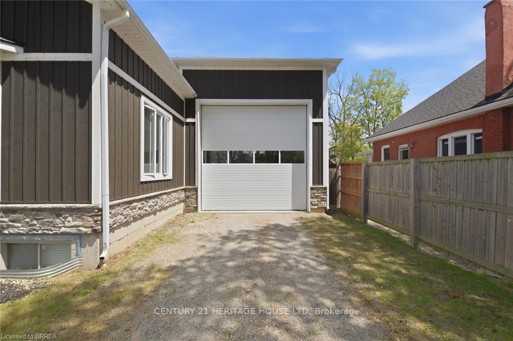 Photo 35 of 5 Echo Villa Avenue, Brantford, Echo Place — HOMEH
