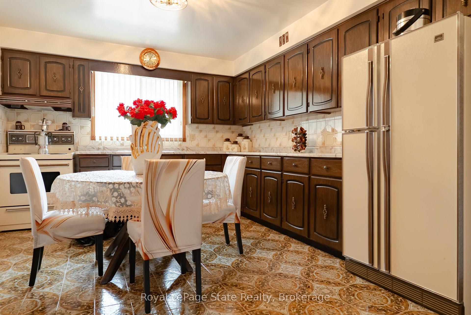 Photo 7 of 43 Henley Drive, Hamilton, Stoney Creek — HOMEH