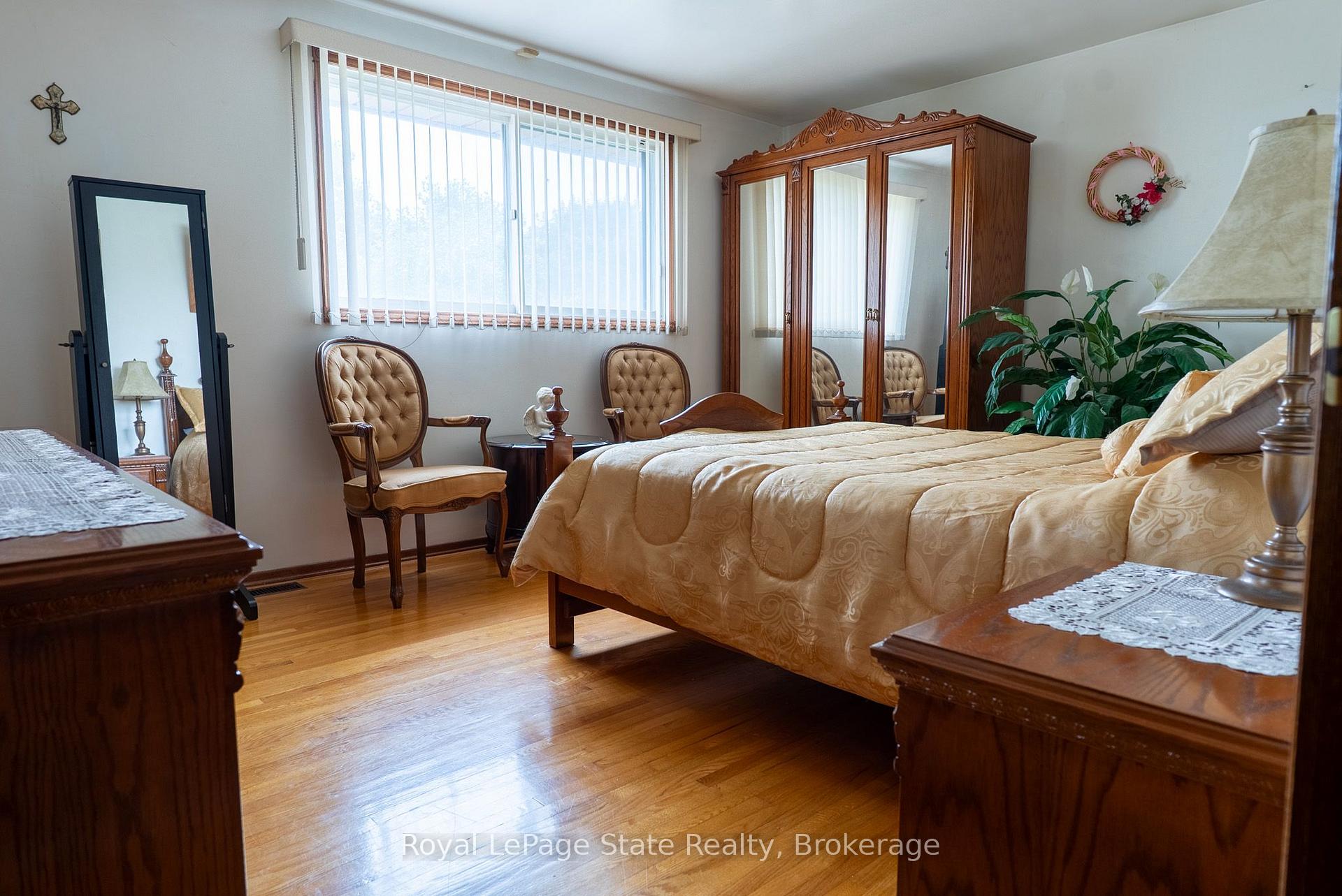 Photo 10 of 43 Henley Drive, Hamilton, Stoney Creek — HOMEH