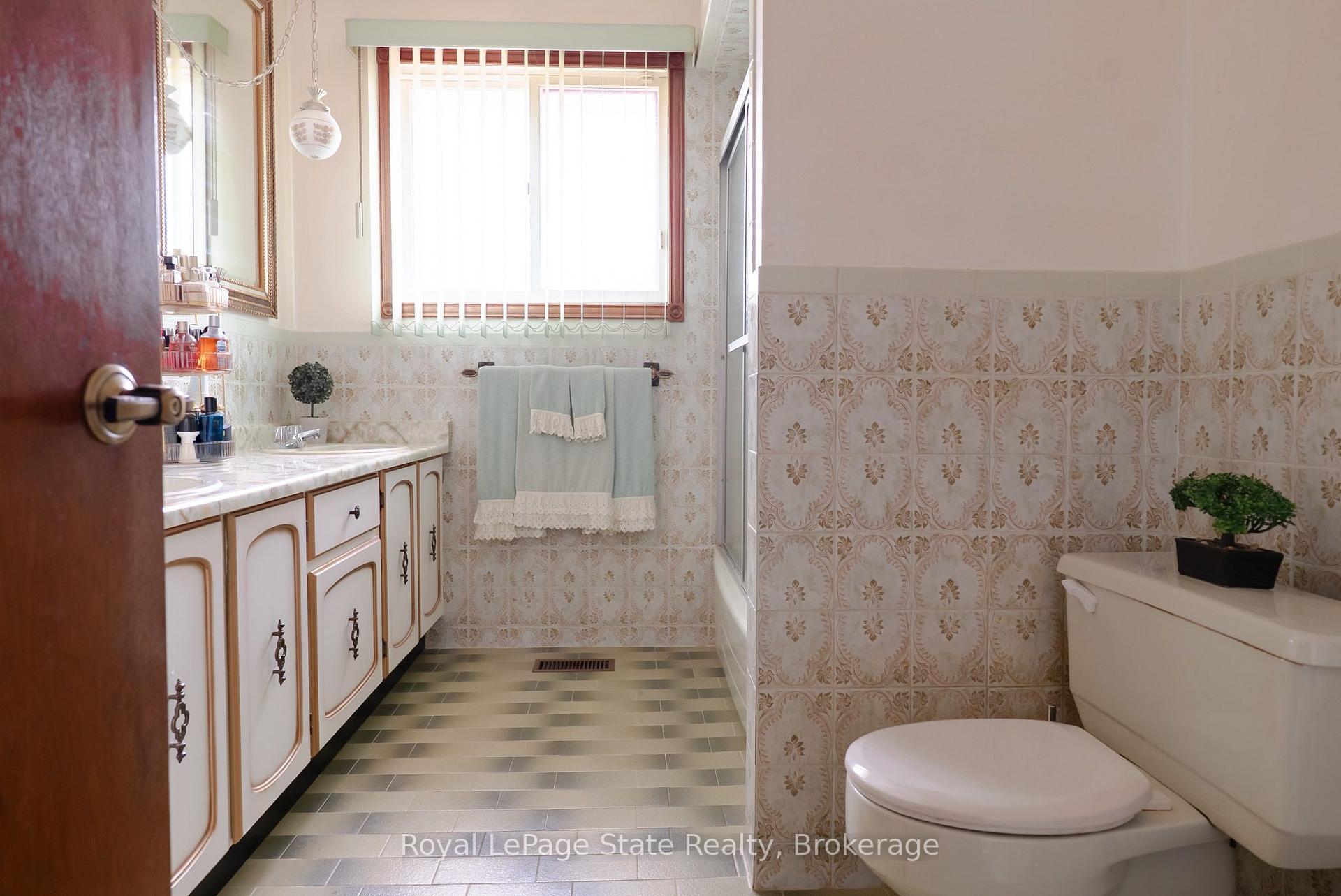 Photo 14 of 43 Henley Drive, Hamilton, Stoney Creek — HOMEH