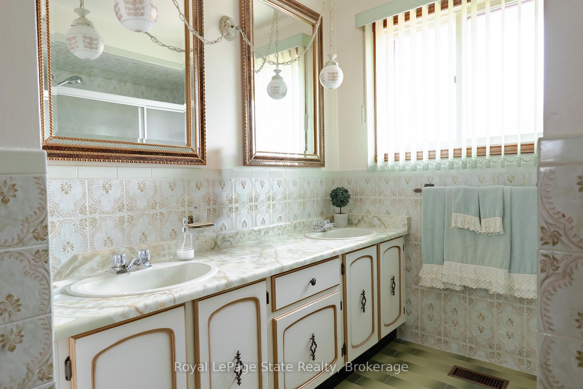 Photo 15 of 43 Henley Drive, Hamilton, Stoney Creek — HOMEH