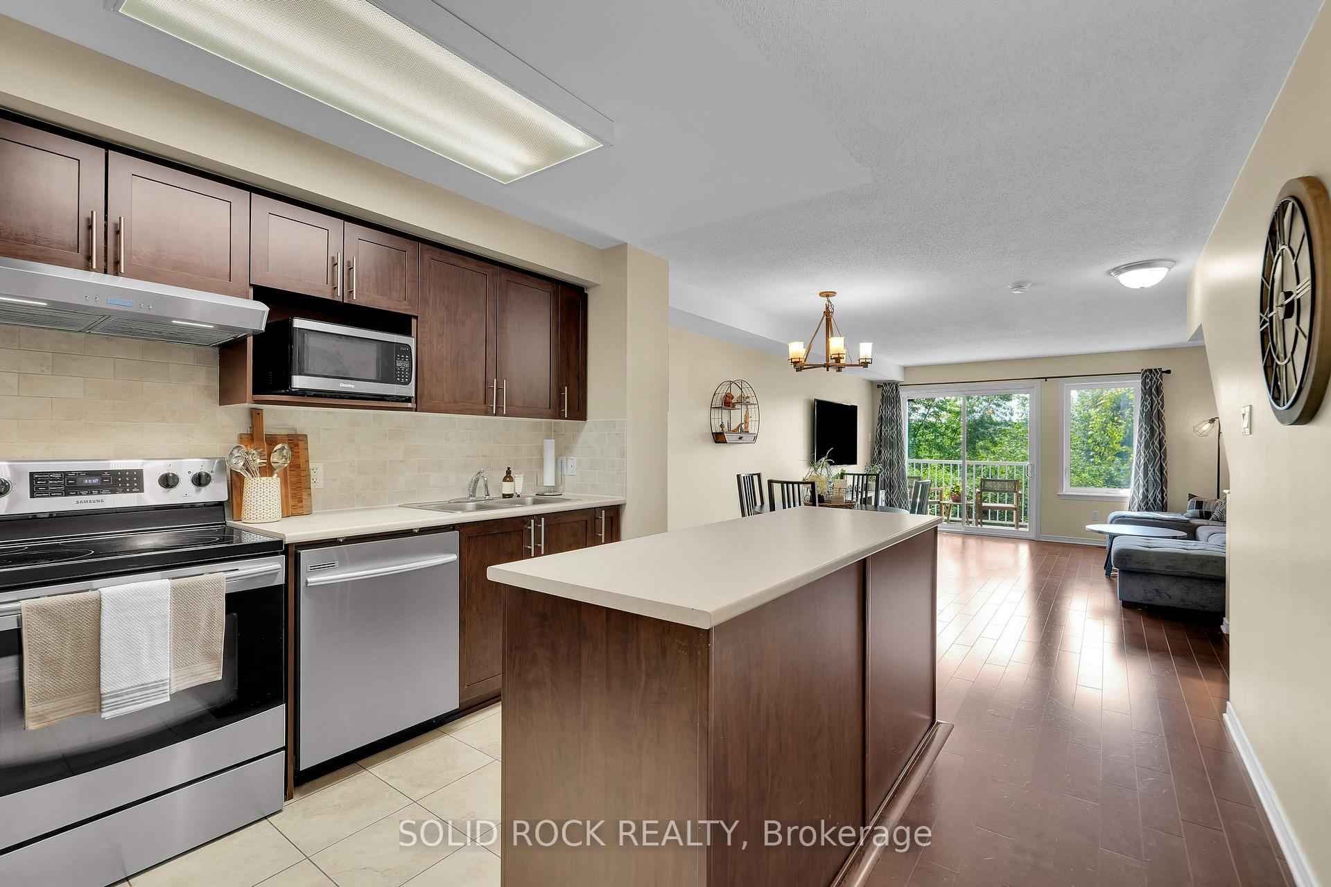 Photo 7 of 645 Reardon Private, Ottawa, Heron Gate/Industrial Park — HOMEH