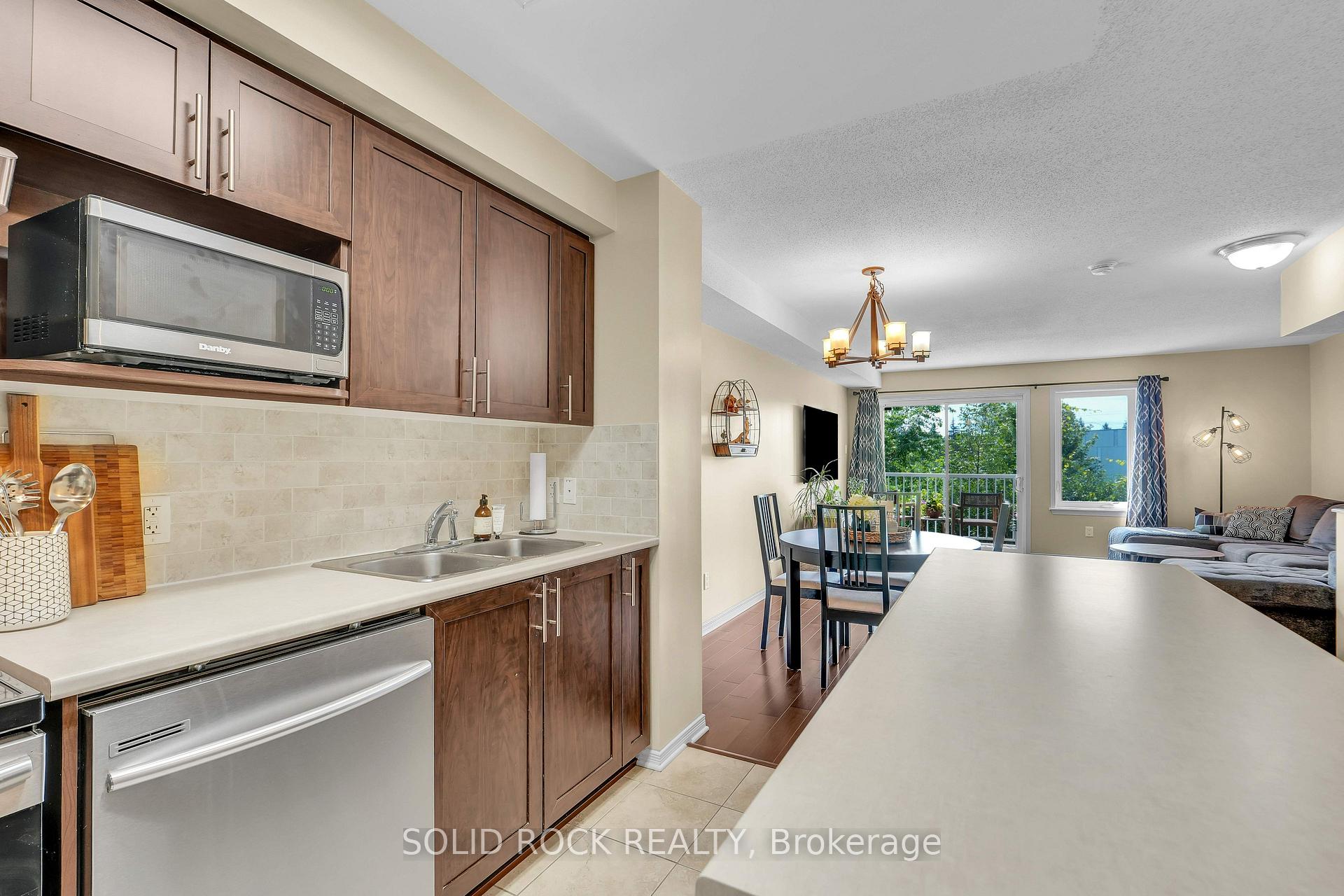 Photo 10 of 645 Reardon Private, Ottawa, Heron Gate/Industrial Park — HOMEH