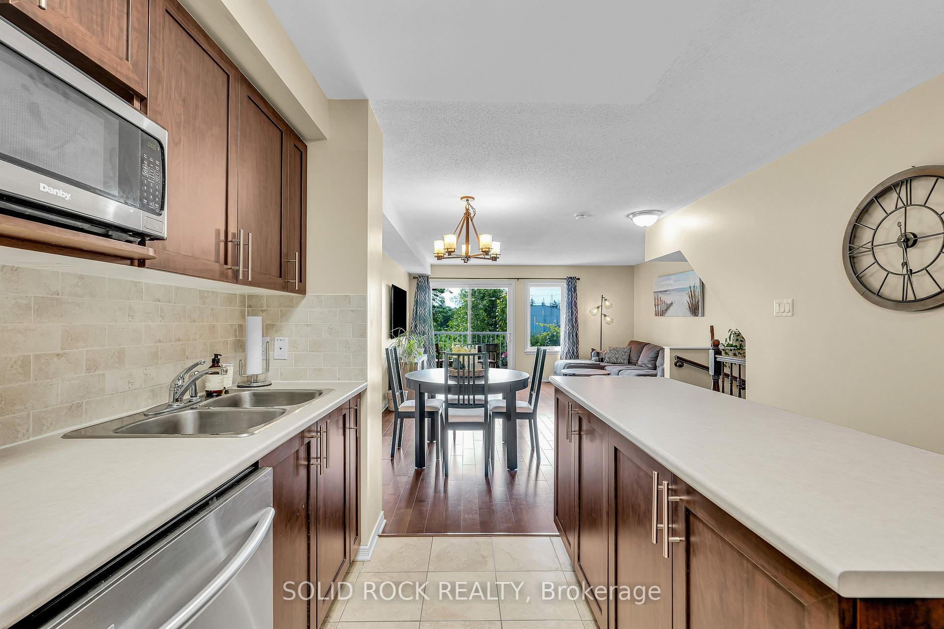 Photo 11 of 645 Reardon Private, Ottawa, Heron Gate/Industrial Park — HOMEH