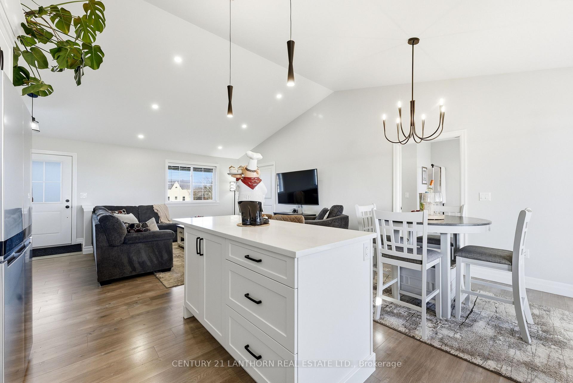 Photo 12 of 1232 County Road 7, Prince Edward County, North Marysburg Ward — HOMEH