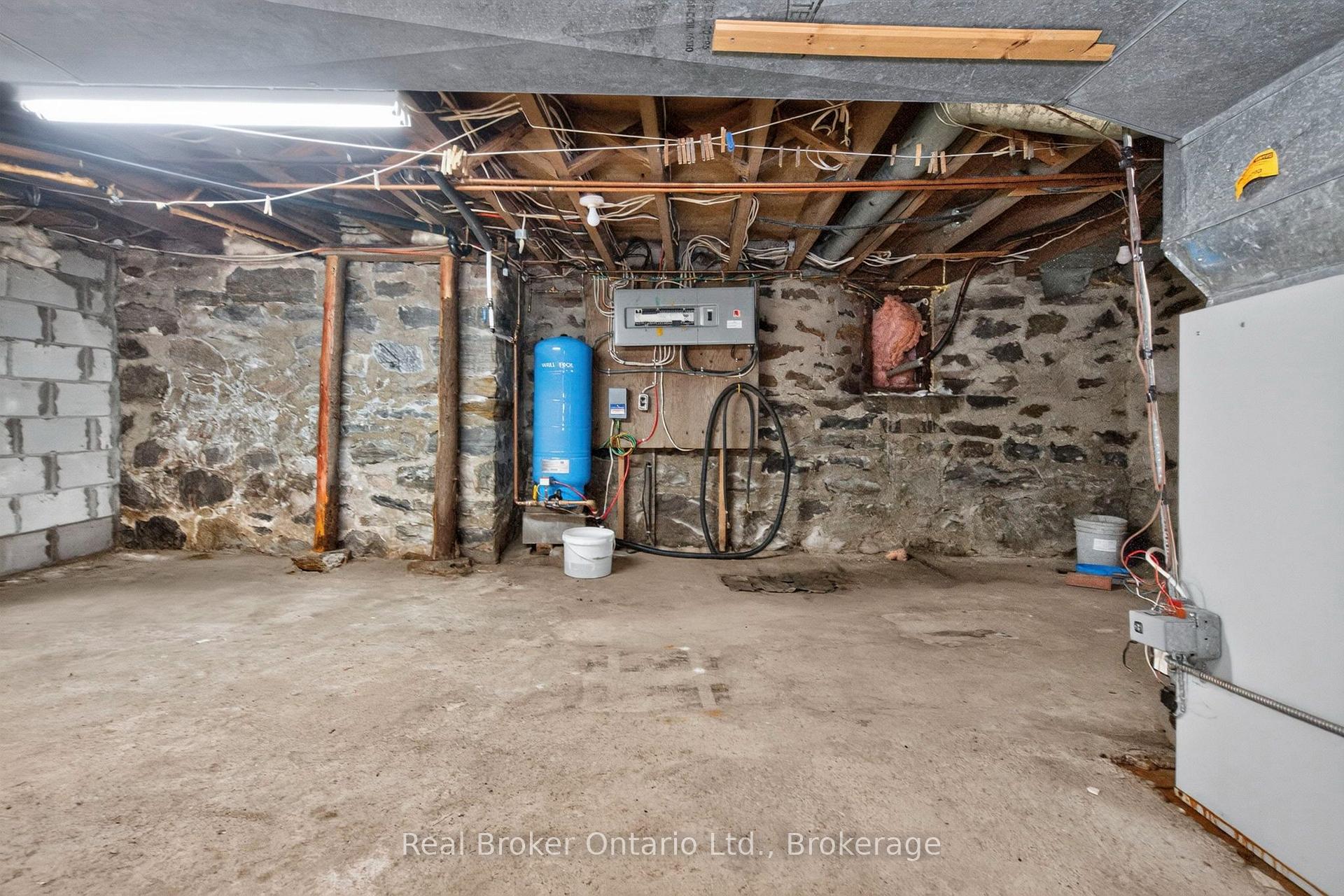 Photo 32 of 5494 Vasey Road, Tay, Rural Tay — HOMEH