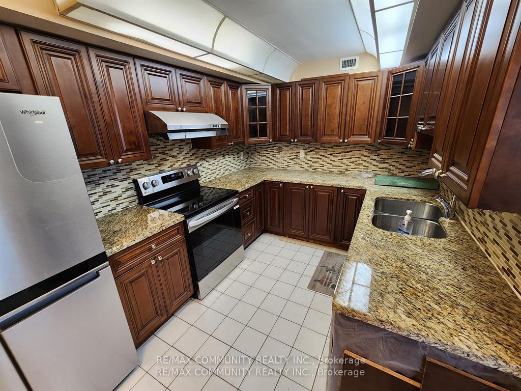 Photo 8 of Unit 804, 4727 Sheppard Avenue, Scarborough, Agincourt South-Malvern West — HOMEH