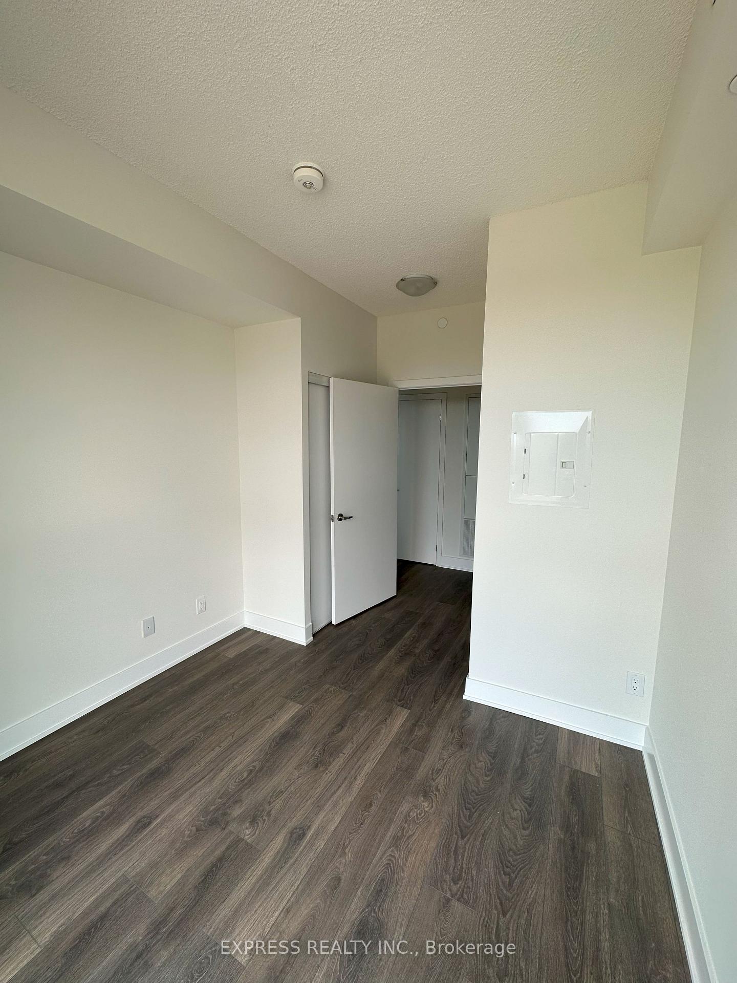 Photo 6 of Unit 907, 188 Fairview Mall Drive, North York, Don Valley Village — HOMEH