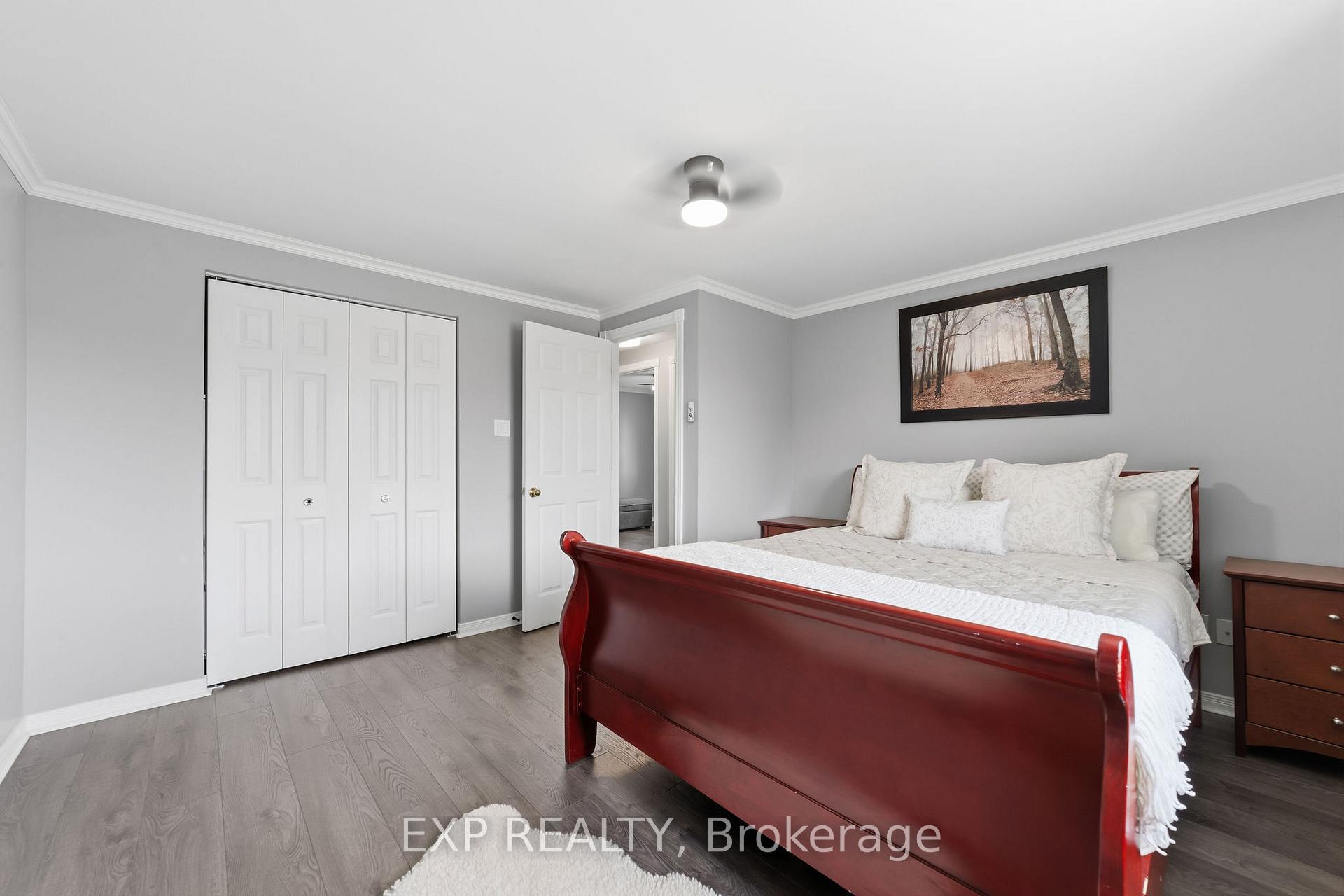 Photo 10 of 56 Classic Crescent, London, East P — HOMEH