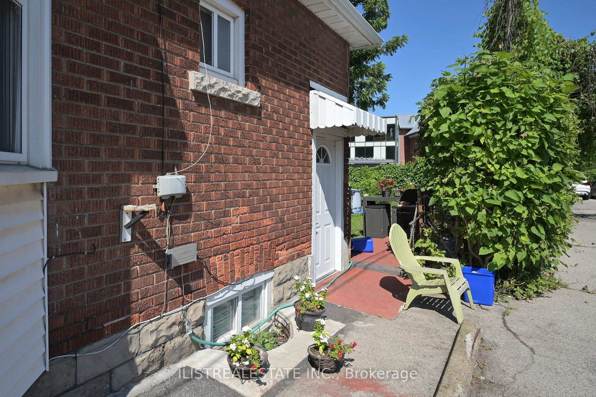Photo 6 of 2 Norfolk Street N, Hamilton, Ainslie Wood — HOMEH