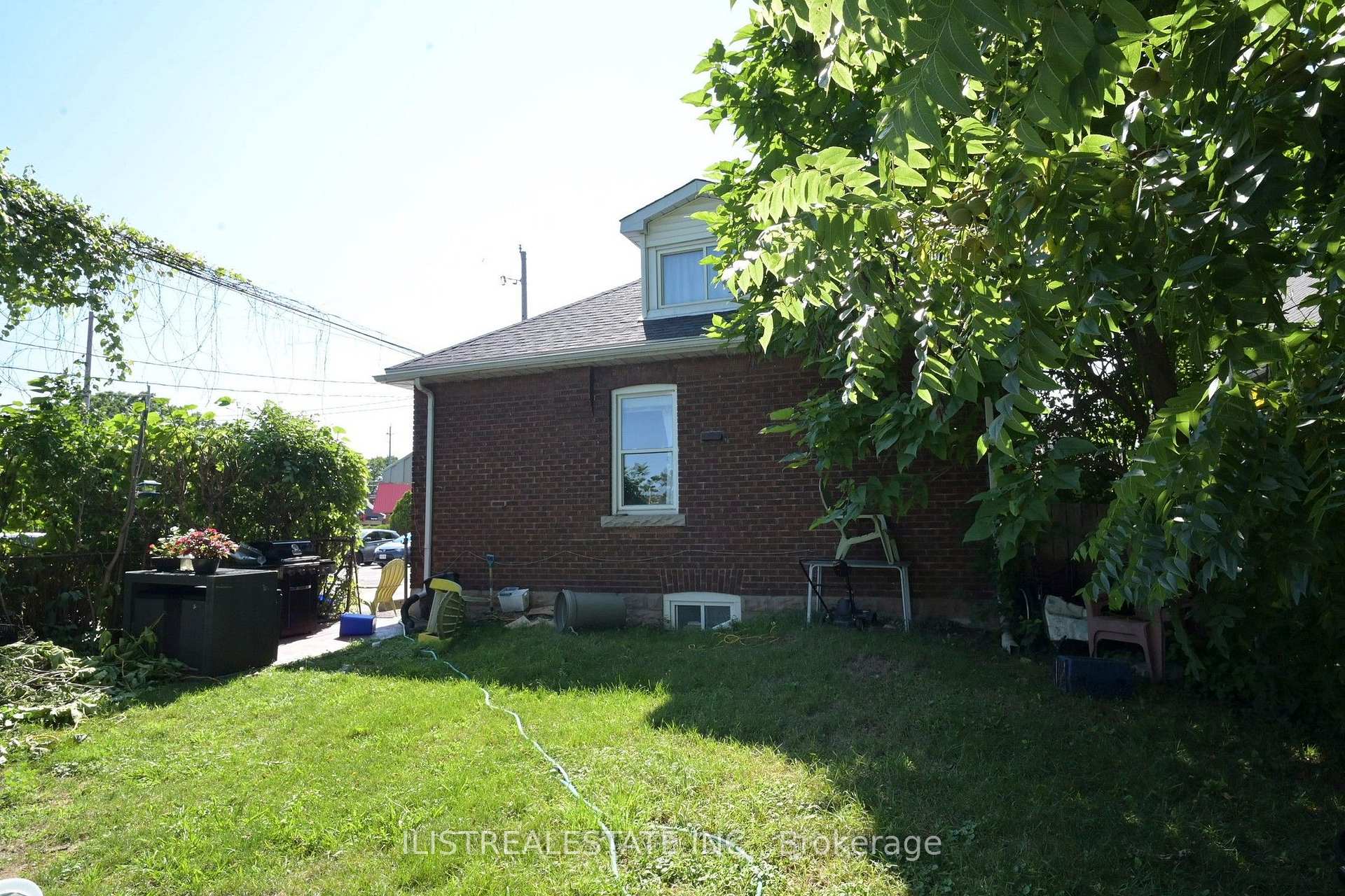 Photo 8 of 2 Norfolk Street N, Hamilton, Ainslie Wood — HOMEH
