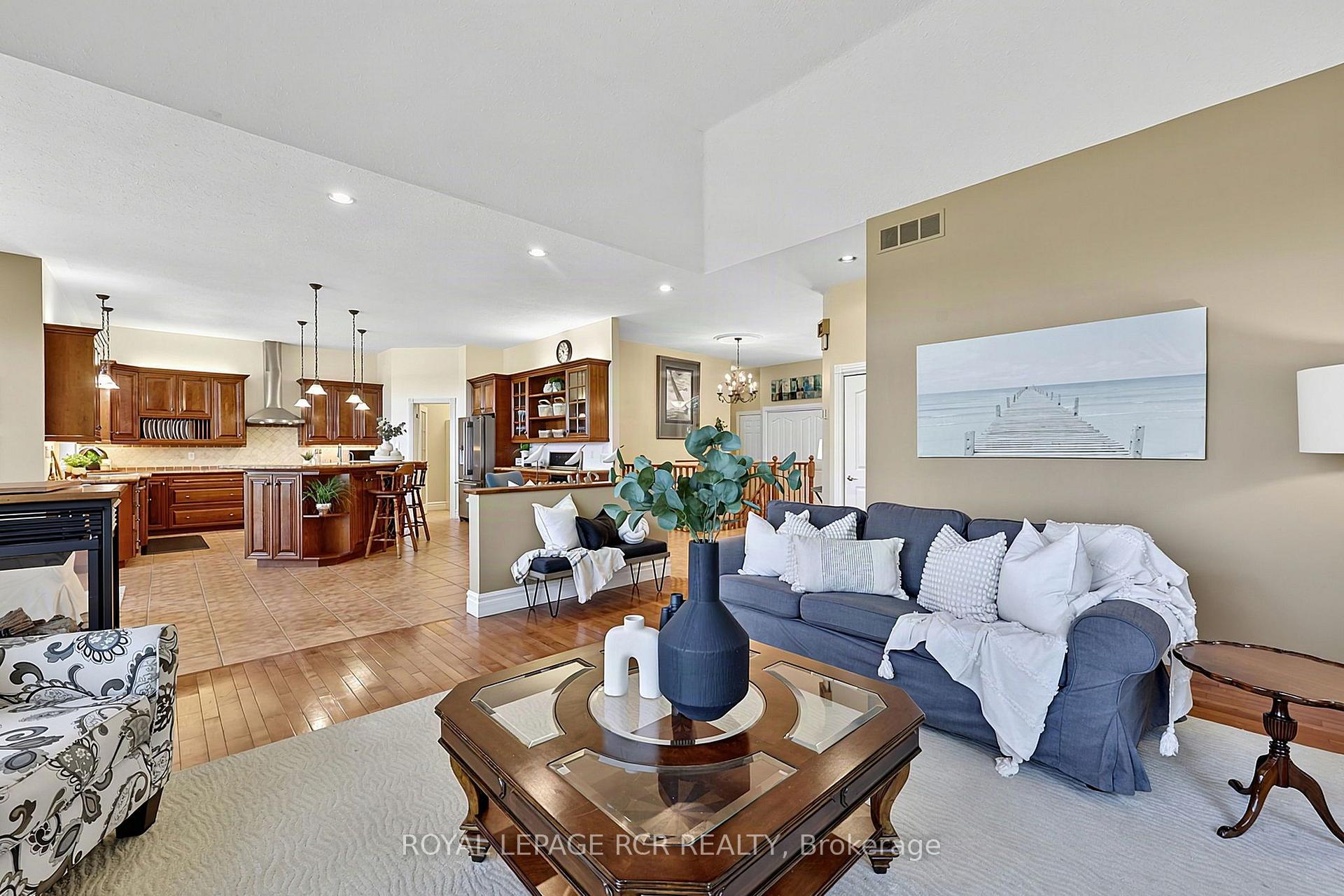 Photo 11 of 1068 Shore Lane, Wasaga Beach — HOMEH
