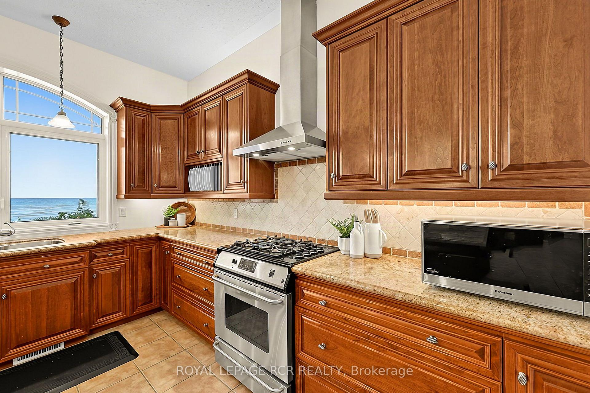 Photo 16 of 1068 Shore Lane, Wasaga Beach — HOMEH