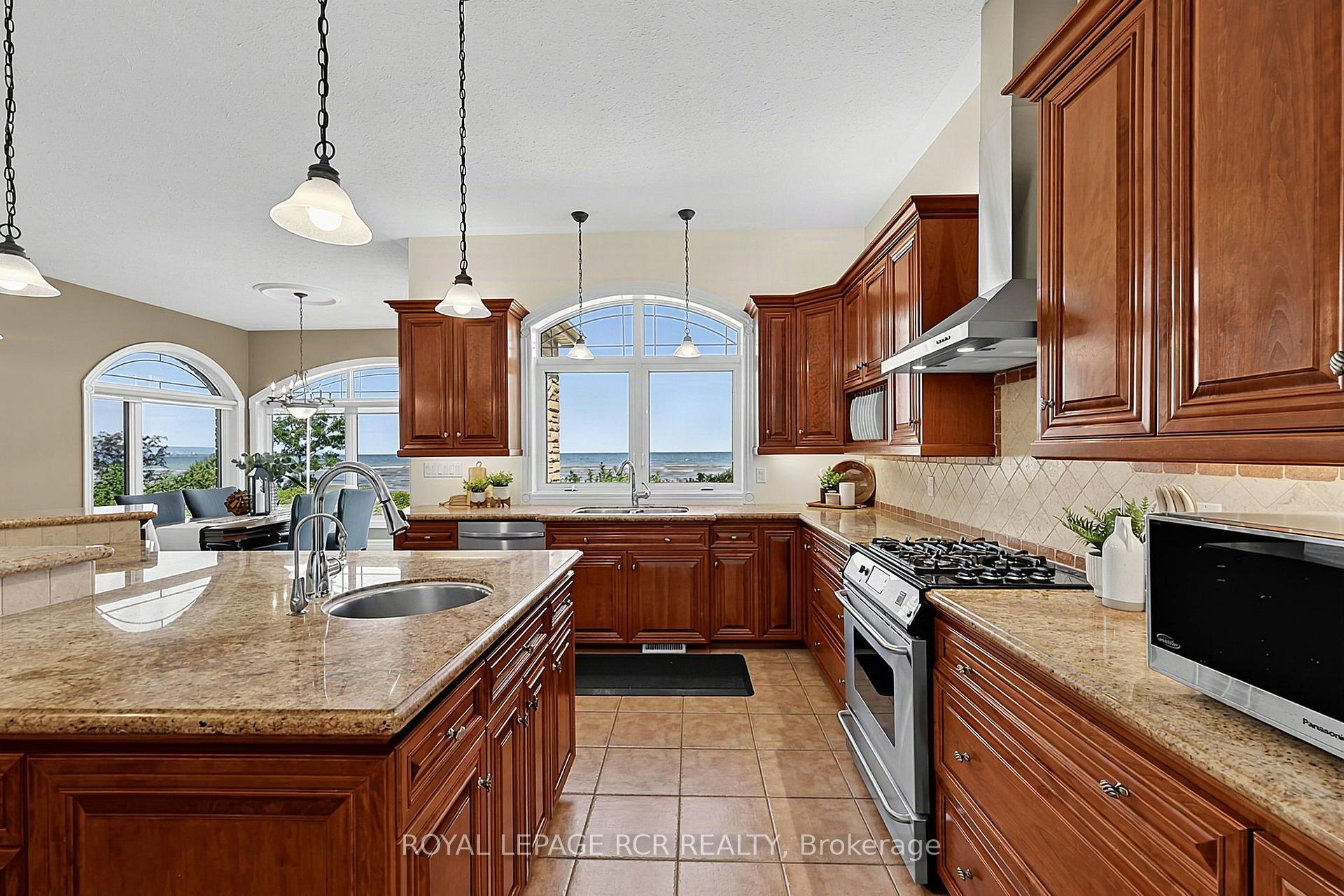 Photo 17 of 1068 Shore Lane, Wasaga Beach — HOMEH