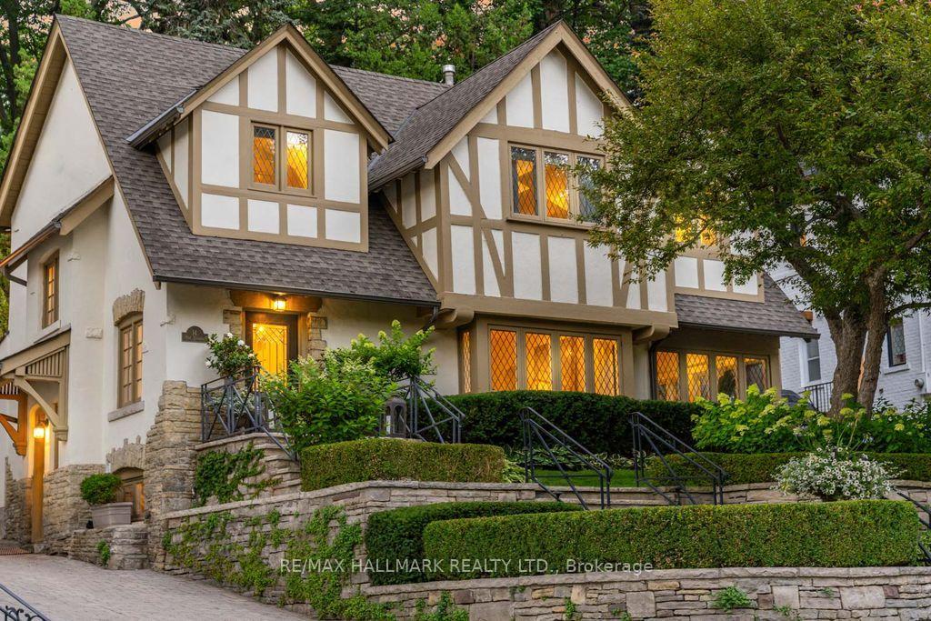 Photo 2 of 14 Pine Crescent, Toronto, The Beaches — HOMEH