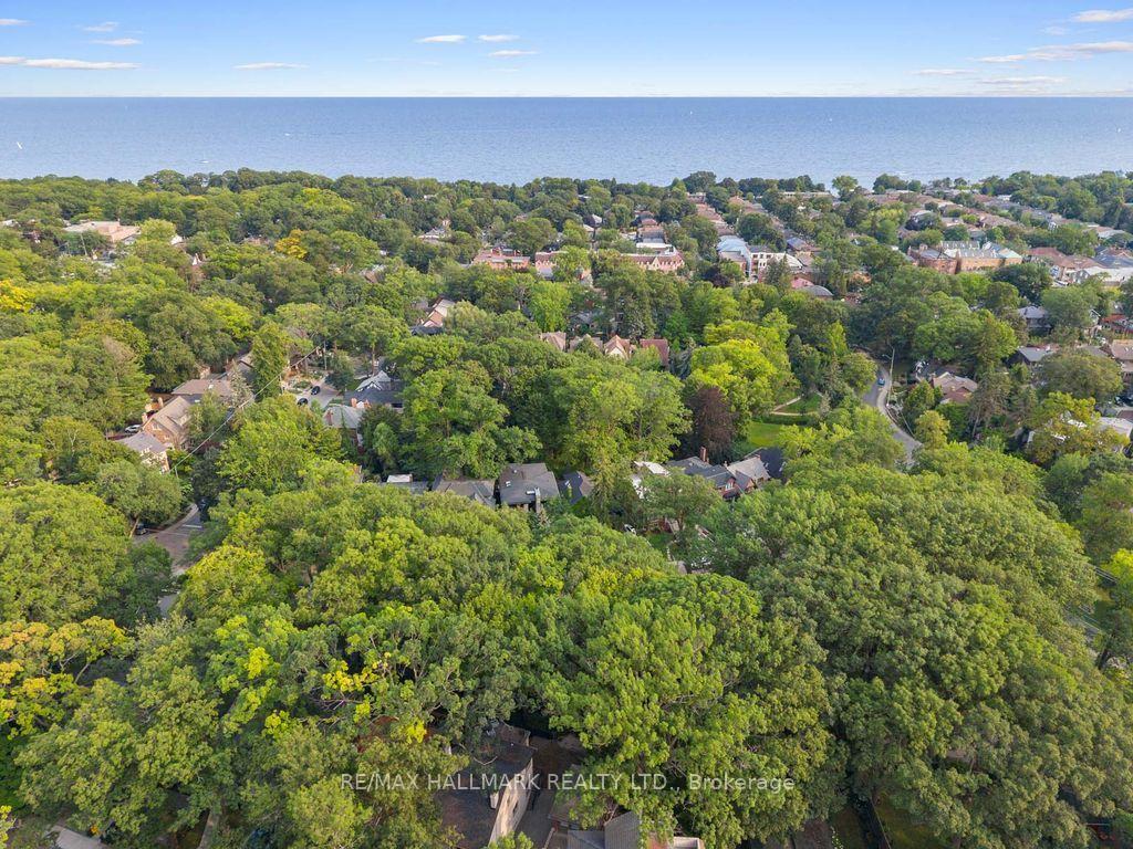 Photo 3 of 14 Pine Crescent, Toronto, The Beaches — HOMEH