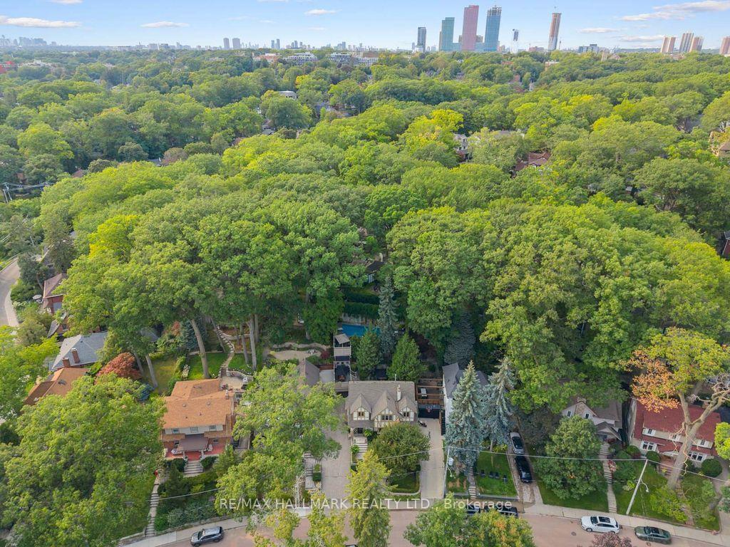 Photo 4 of 14 Pine Crescent, Toronto, The Beaches — HOMEH