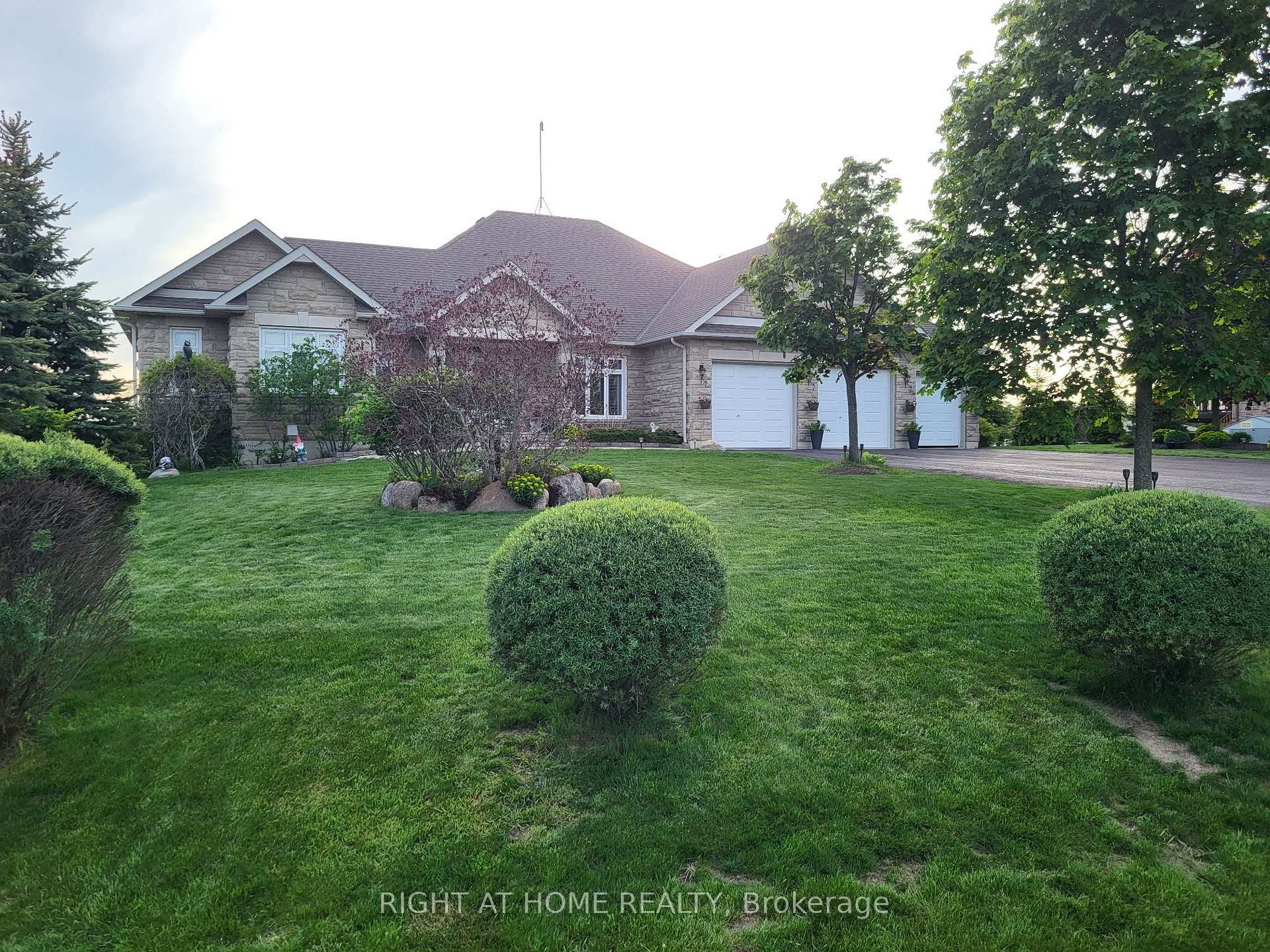 Photo 2 of 10 Brolley Crescent, Essa, Rural Essa — HOMEH