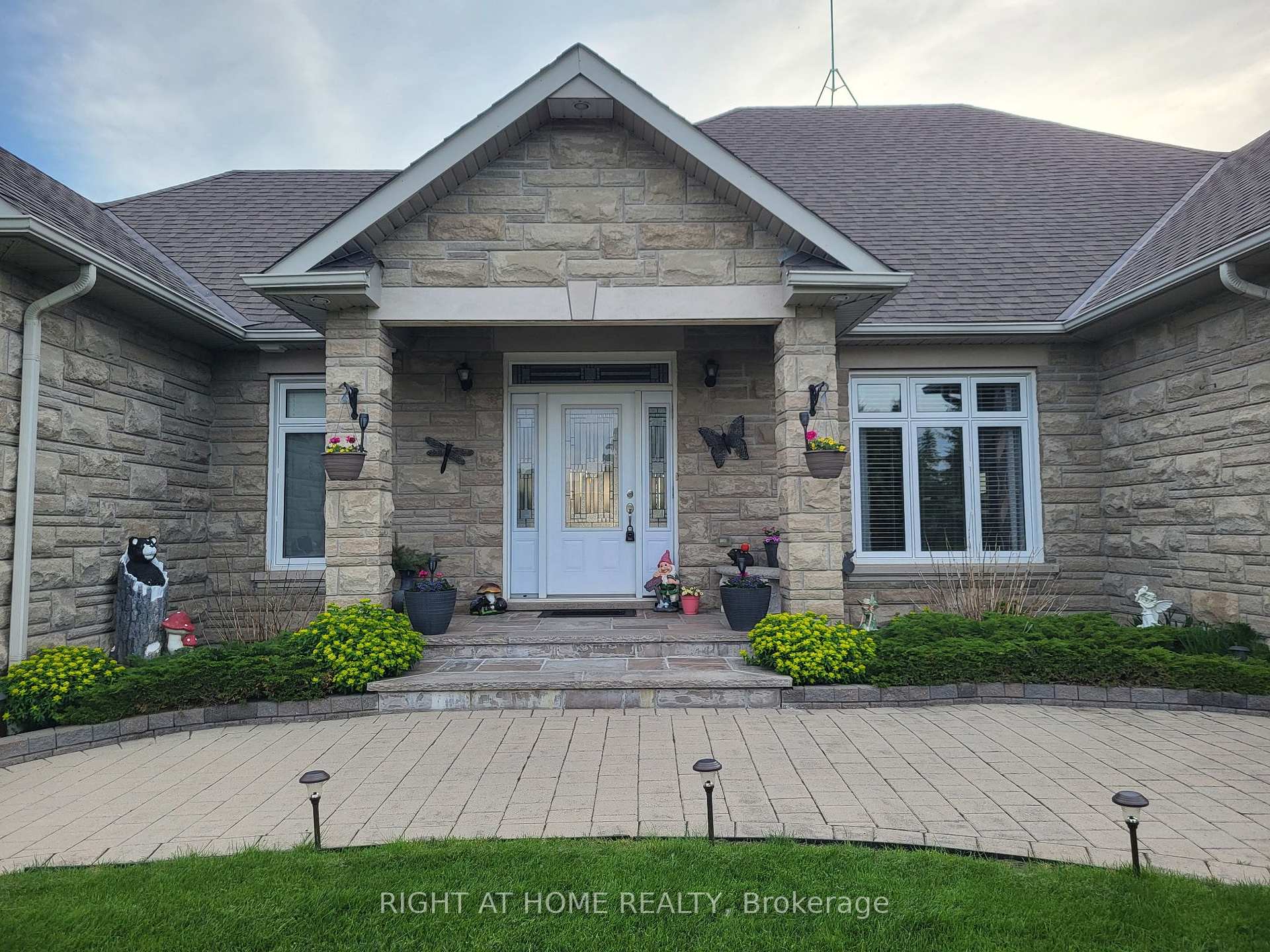 Photo 3 of 10 Brolley Crescent, Essa, Rural Essa — HOMEH