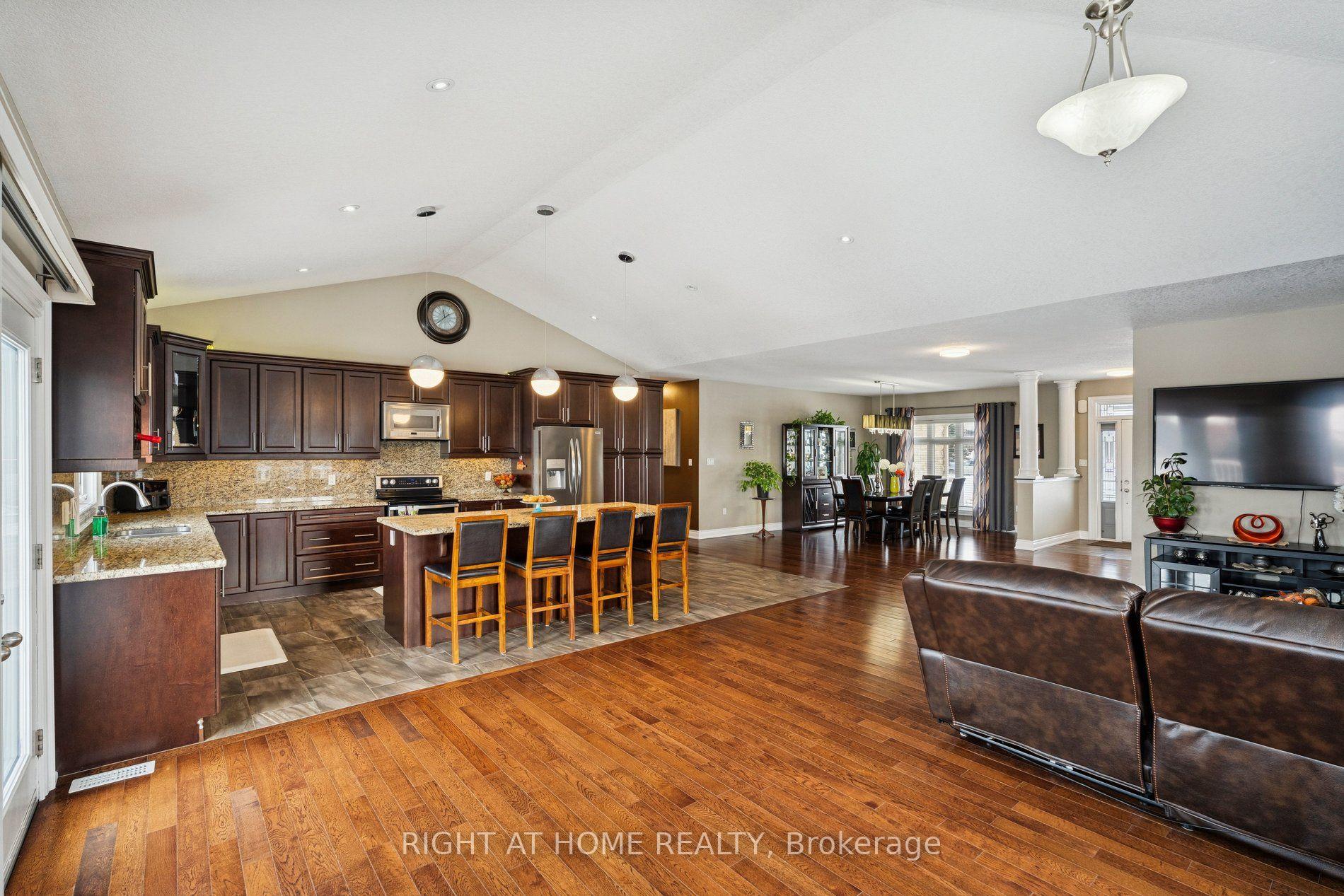 Photo 11 of 10 Brolley Crescent, Essa, Rural Essa — HOMEH