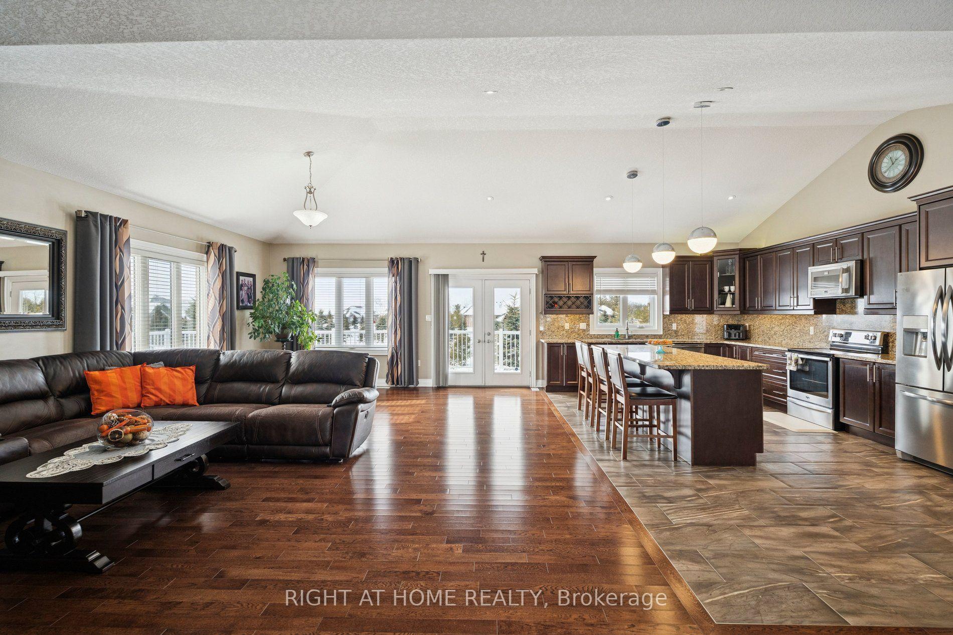 Photo 12 of 10 Brolley Crescent, Essa, Rural Essa — HOMEH