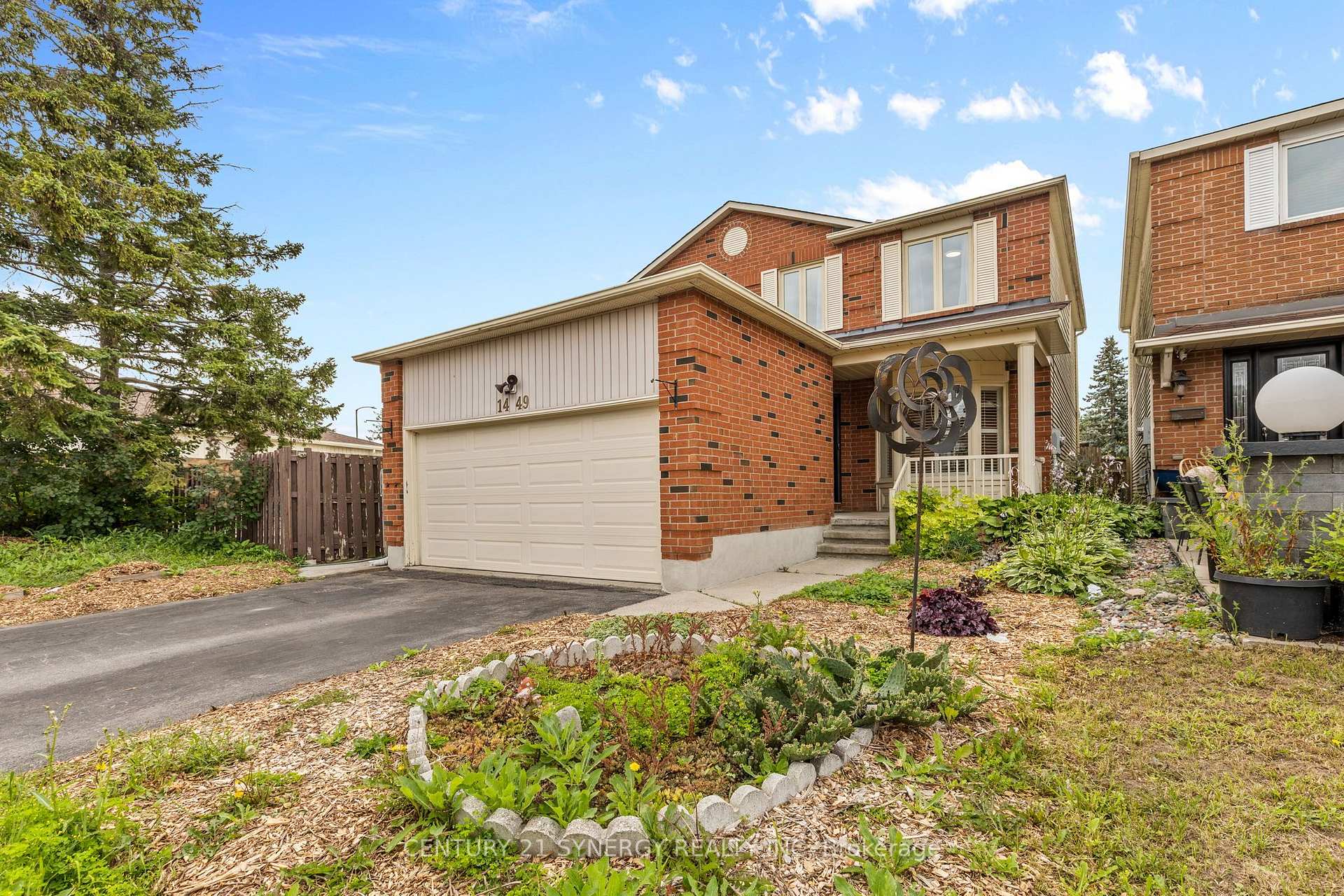 Photo 2 of 1449 Laurin Crescent, Ottawa, Bilberry Creek/Queenswood Heights — HOMEH