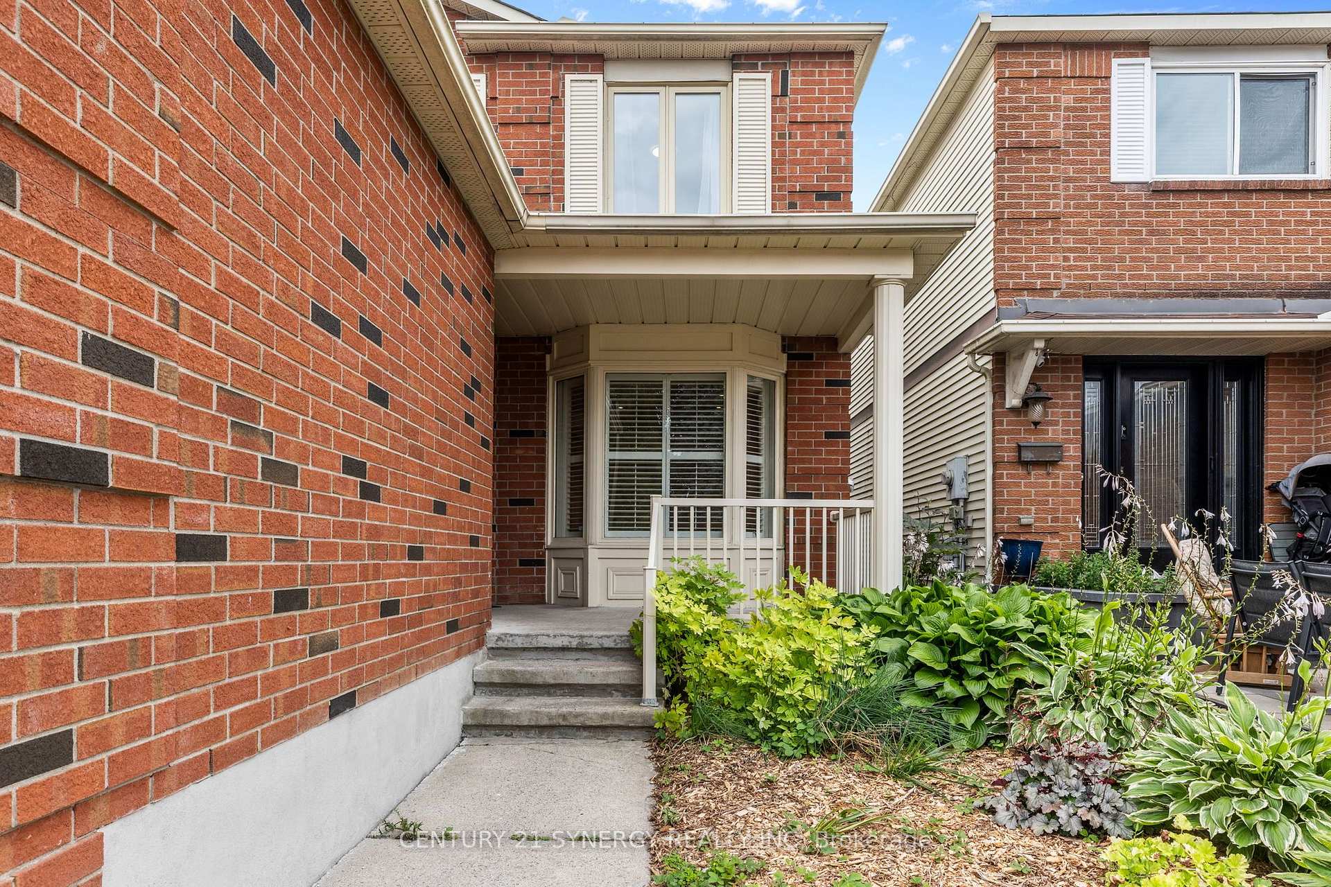 Photo 3 of 1449 Laurin Crescent, Ottawa, Bilberry Creek/Queenswood Heights — HOMEH