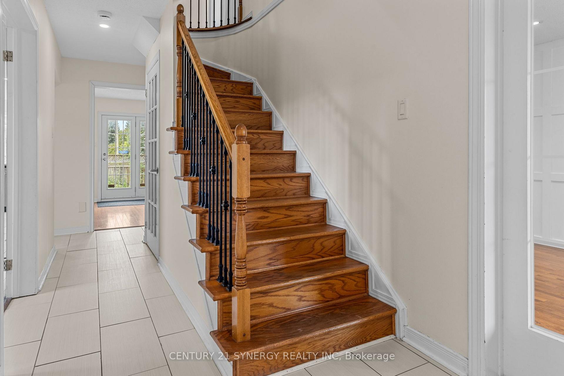 Photo 5 of 1449 Laurin Crescent, Ottawa, Bilberry Creek/Queenswood Heights — HOMEH