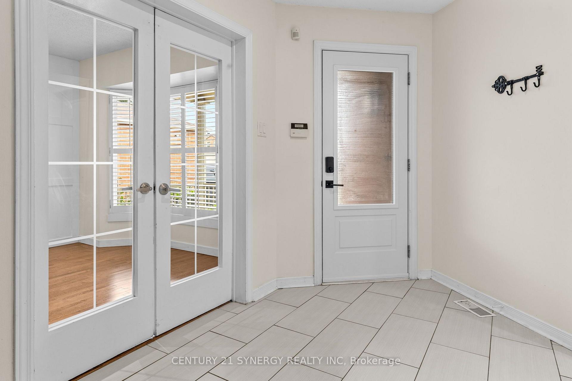 Photo 6 of 1449 Laurin Crescent, Ottawa, Bilberry Creek/Queenswood Heights — HOMEH