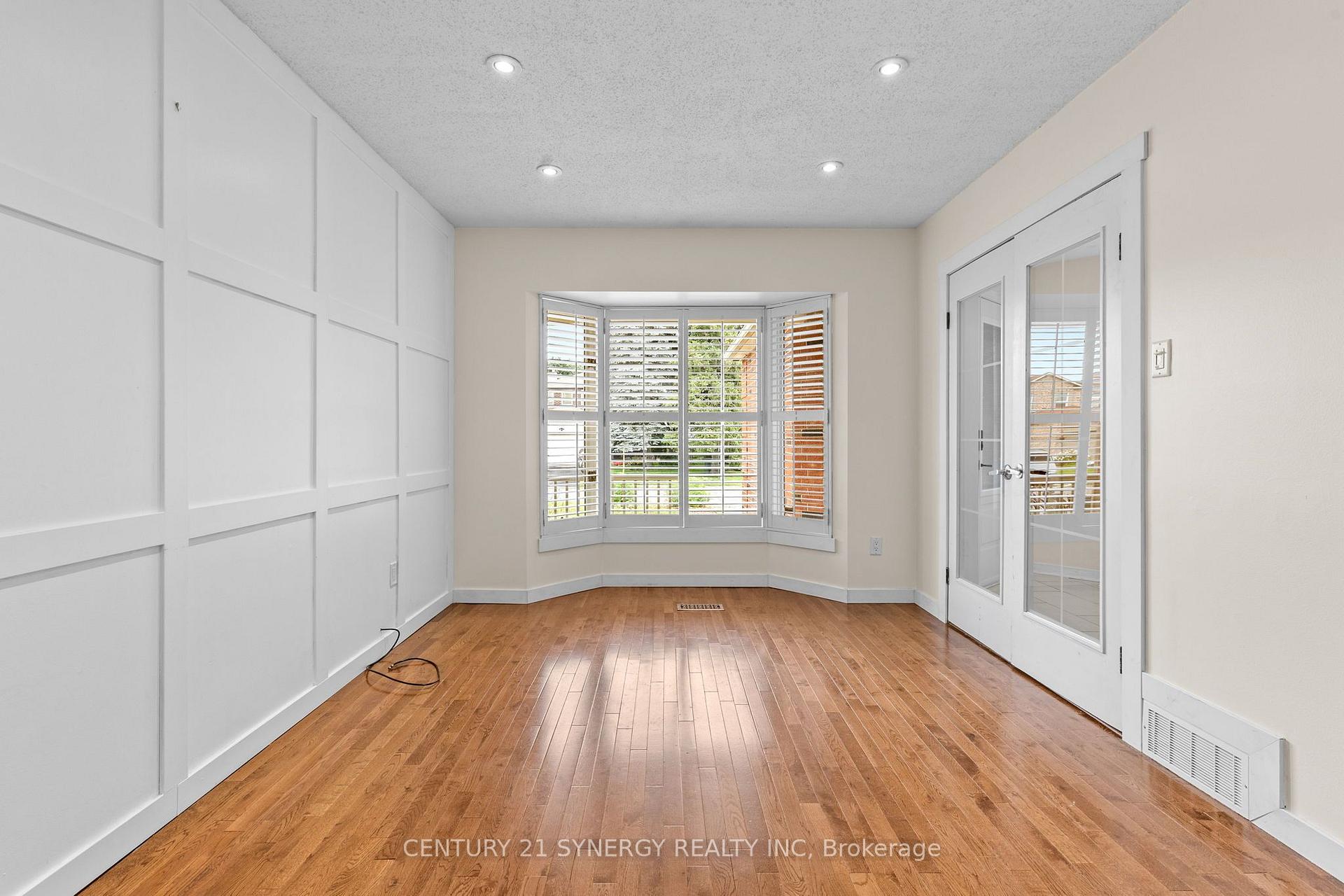 Photo 7 of 1449 Laurin Crescent, Ottawa, Bilberry Creek/Queenswood Heights — HOMEH