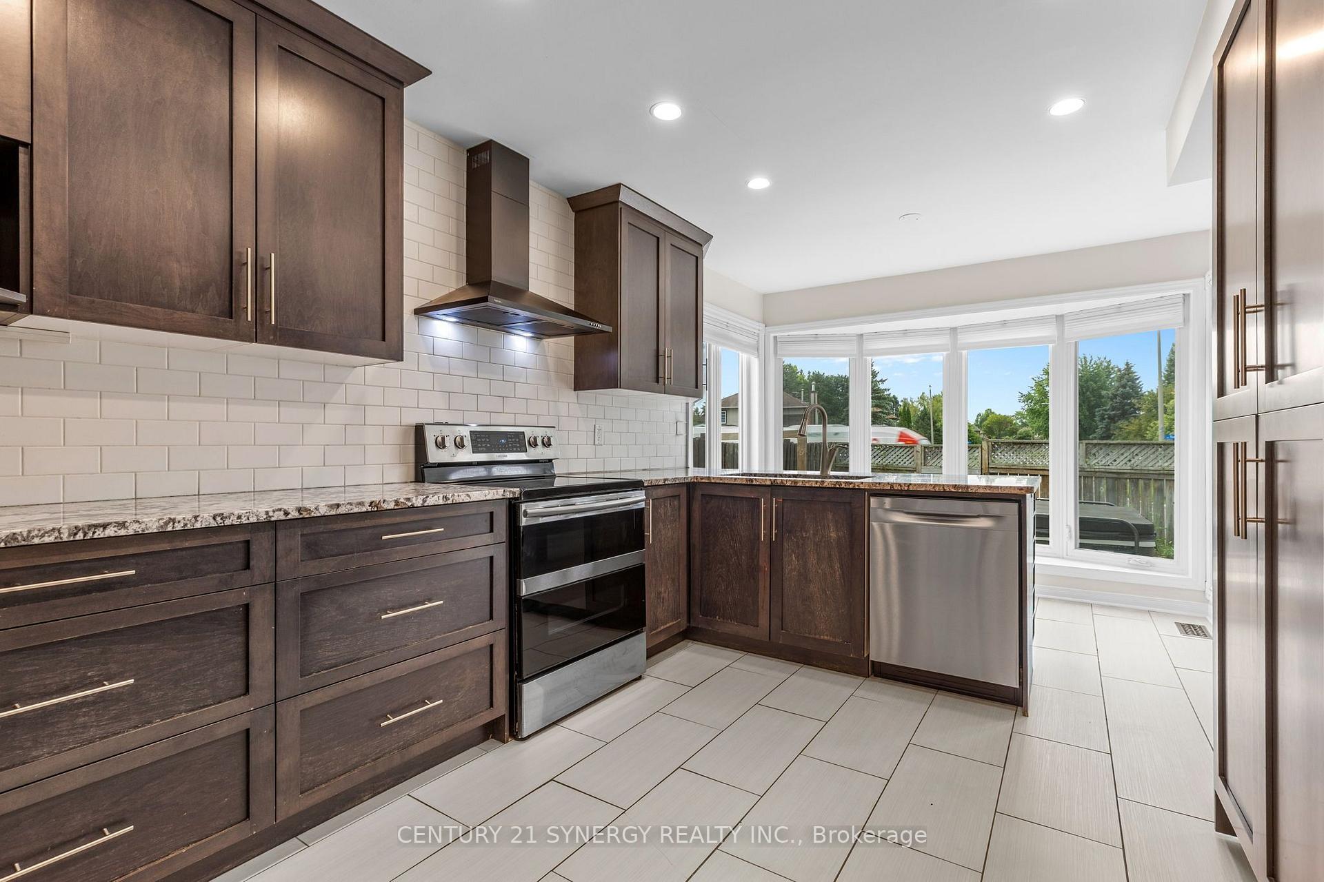 Photo 10 of 1449 Laurin Crescent, Ottawa, Bilberry Creek/Queenswood Heights — HOMEH