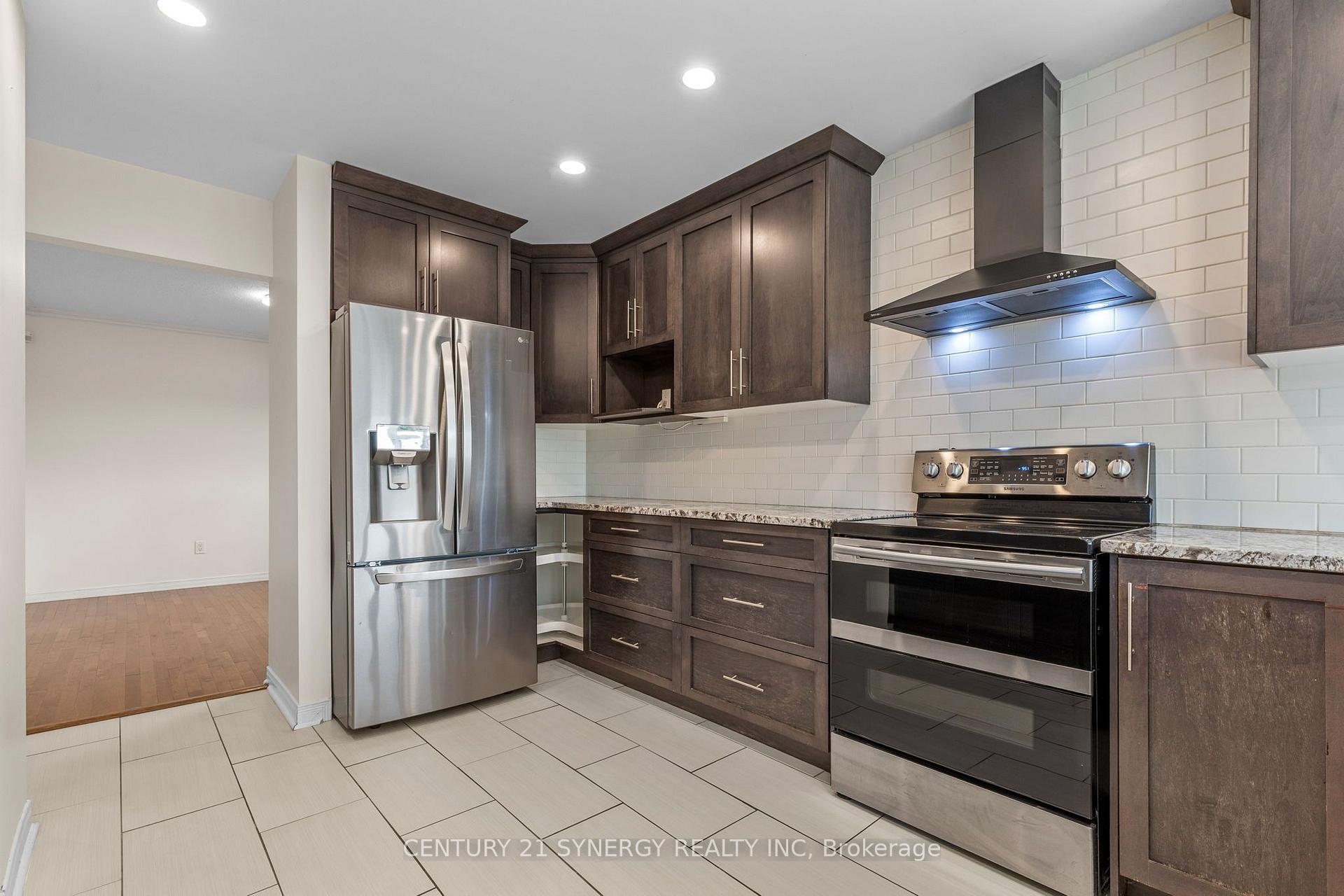 Photo 11 of 1449 Laurin Crescent, Ottawa, Bilberry Creek/Queenswood Heights — HOMEH