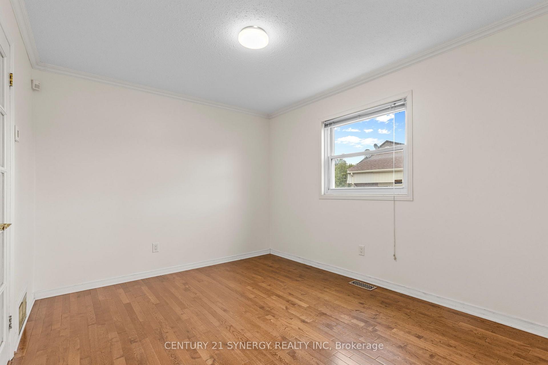 Photo 18 of 1449 Laurin Crescent, Ottawa, Bilberry Creek/Queenswood Heights — HOMEH