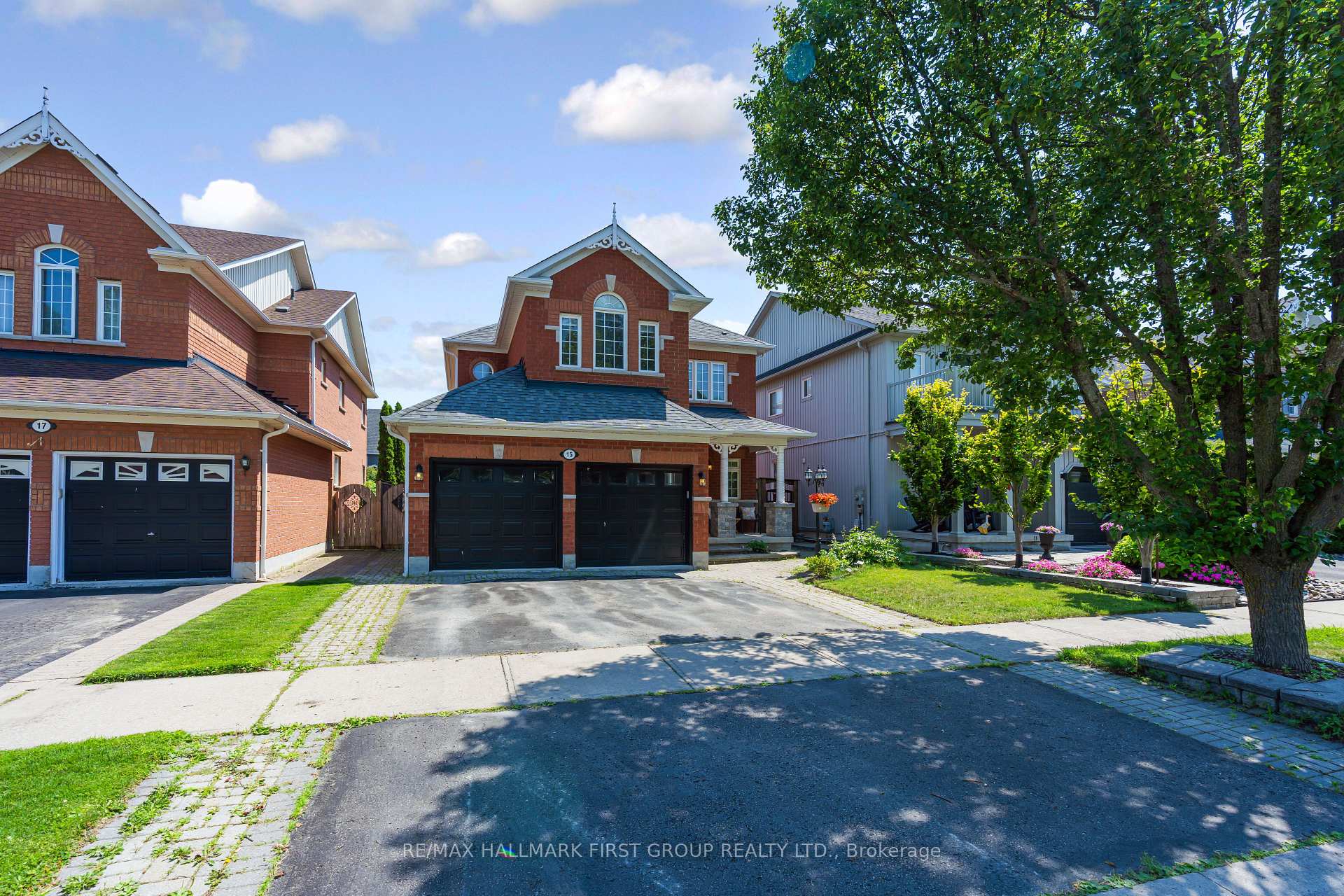 Photo 2 of 15 Hesham Drive, Whitby, Brooklin — HOMEH