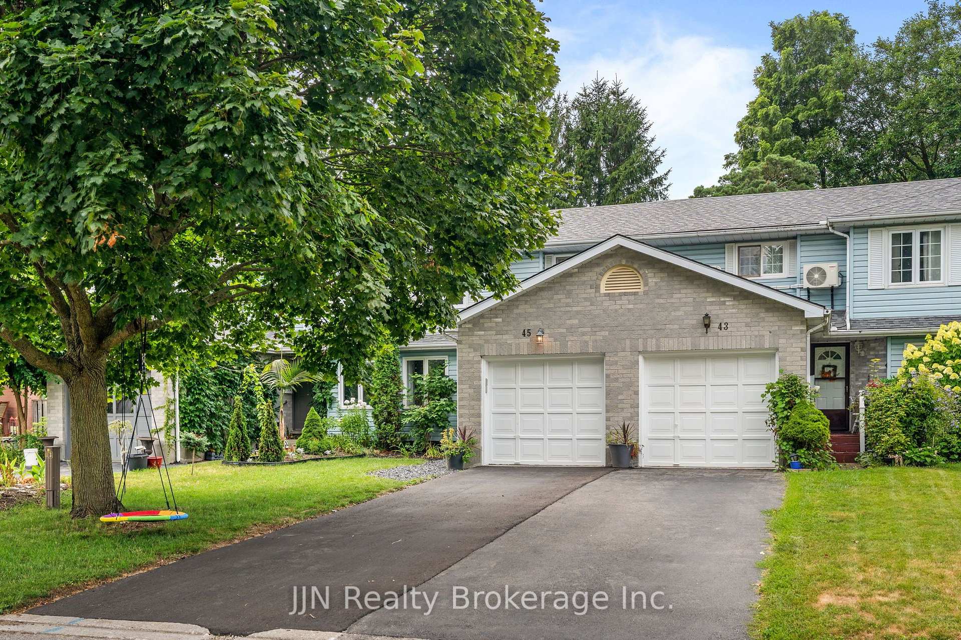 Photo 3 of 45 Freeman Crescent, Norfolk, Simcoe — HOMEH