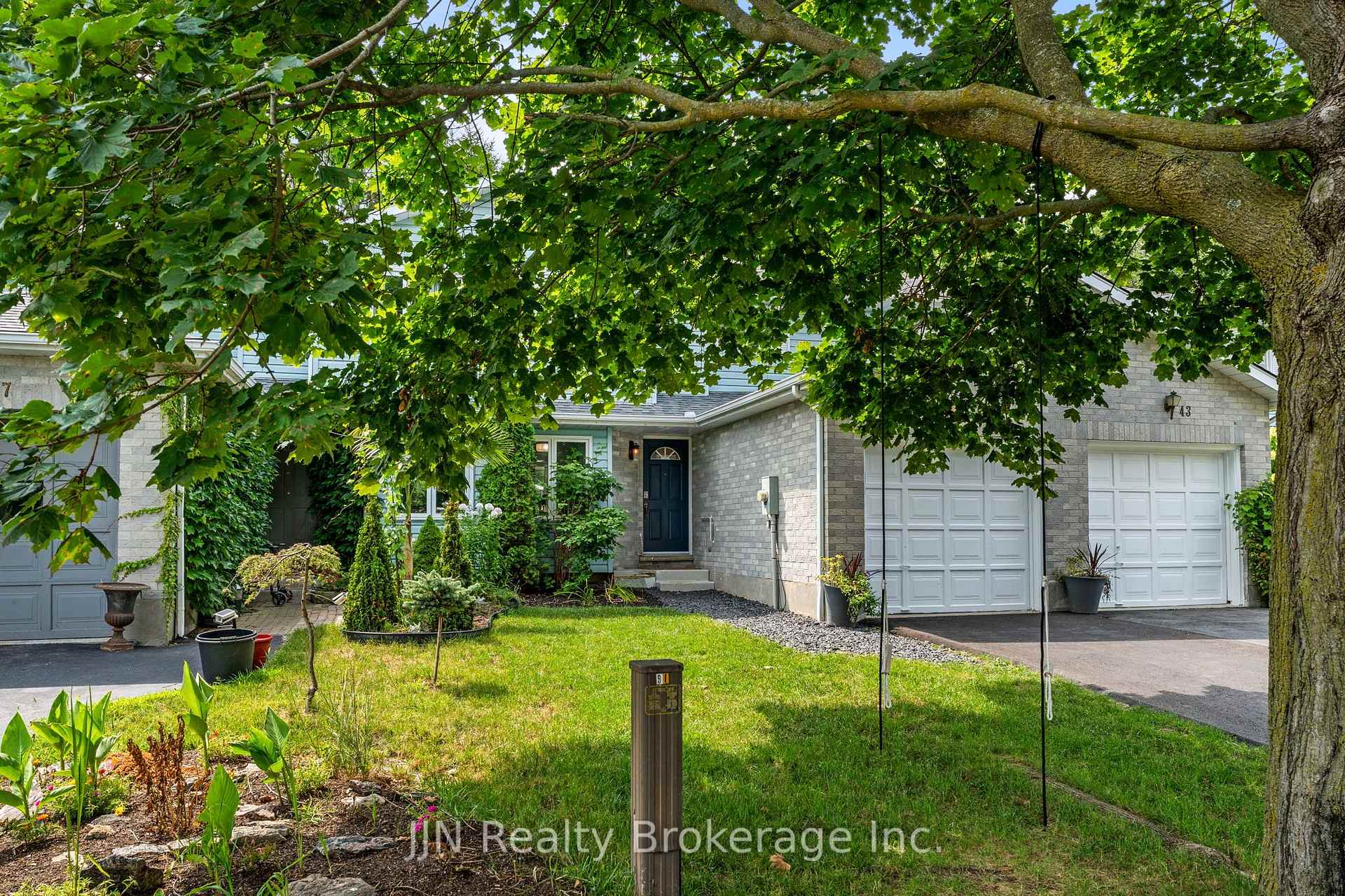 Photo 4 of 45 Freeman Crescent, Norfolk, Simcoe — HOMEH