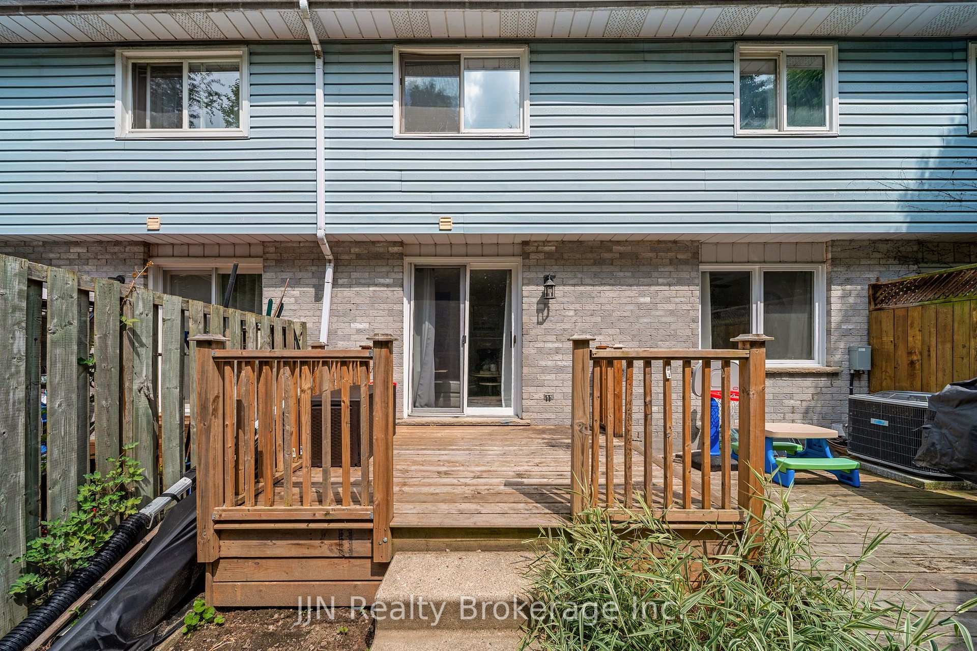 Photo 33 of 45 Freeman Crescent, Norfolk, Simcoe — HOMEH
