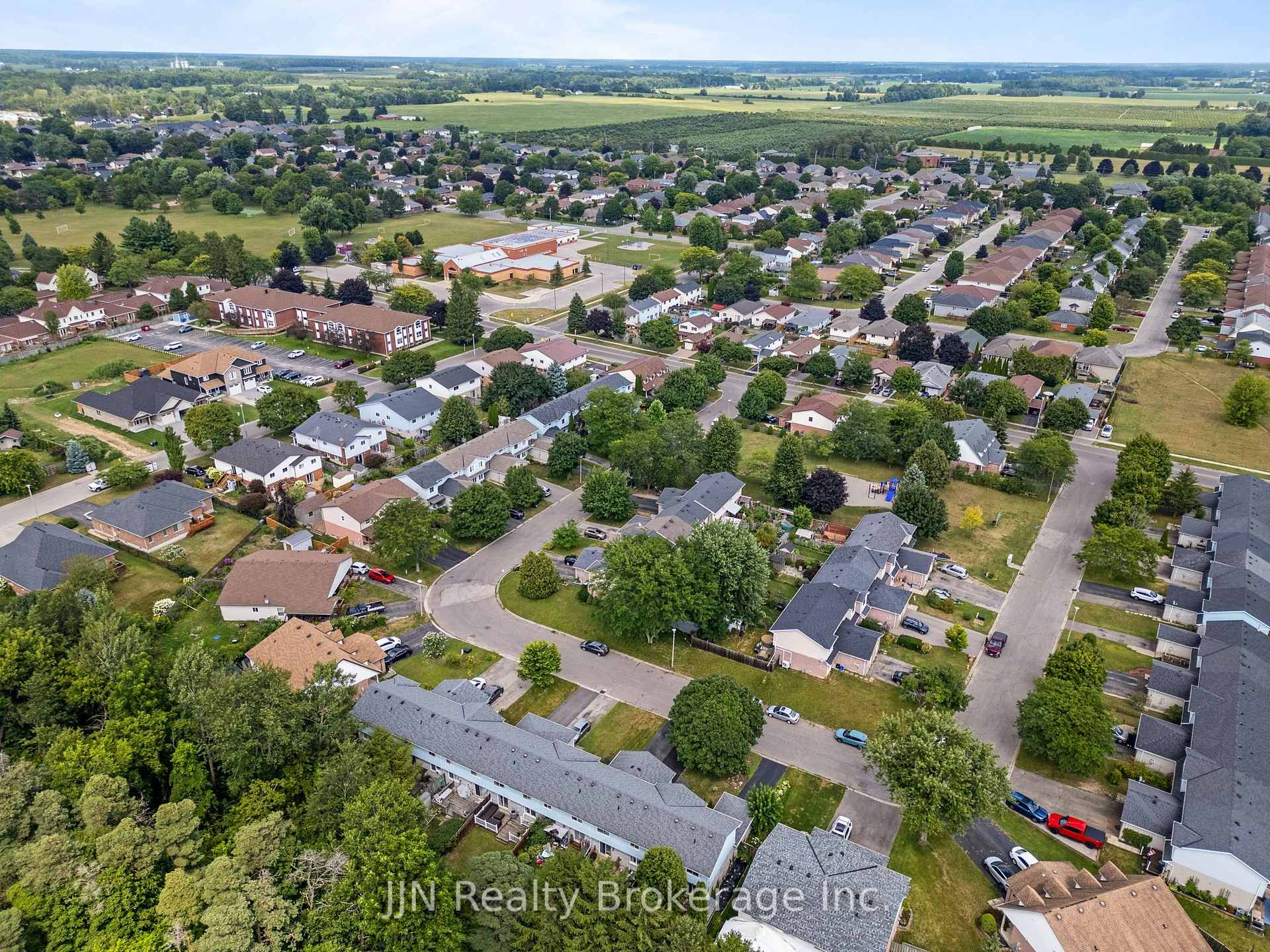 Photo 40 of 45 Freeman Crescent, Norfolk, Simcoe — HOMEH