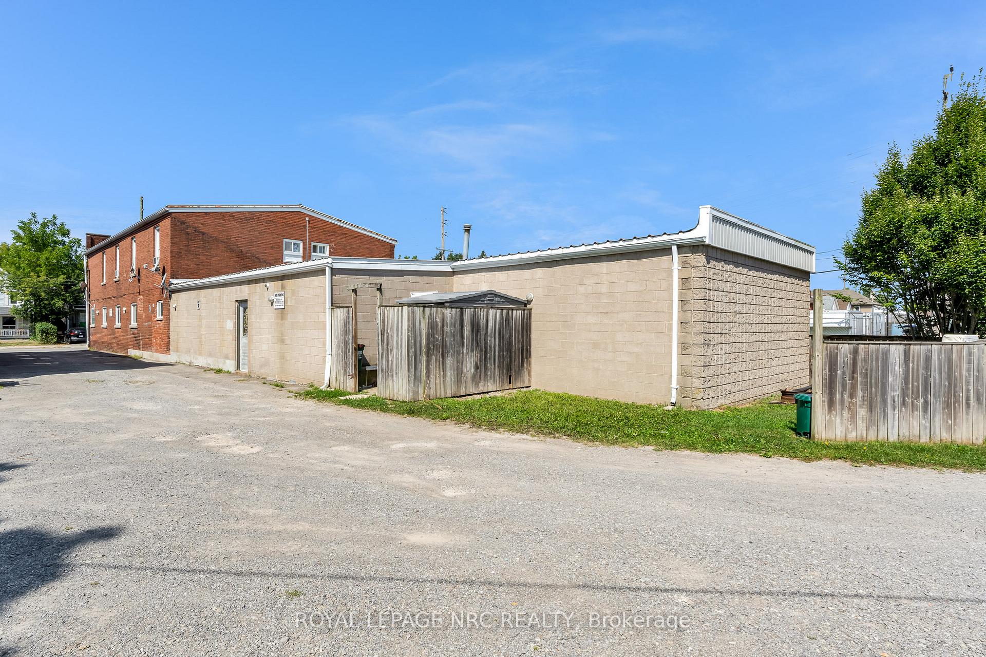 Photo 2 of 192 Burgar Street, Welland, Welland Downtown — HOMEH