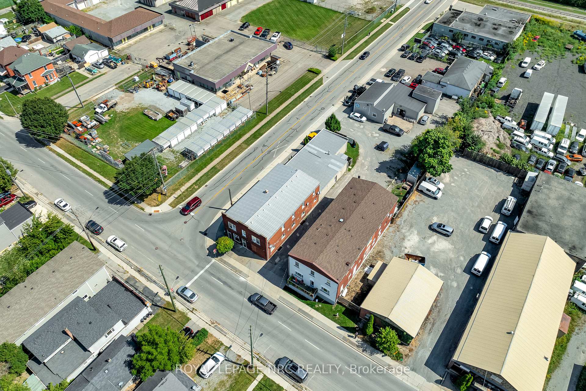 Photo 4 of 192 Burgar Street, Welland, Welland Downtown — HOMEH