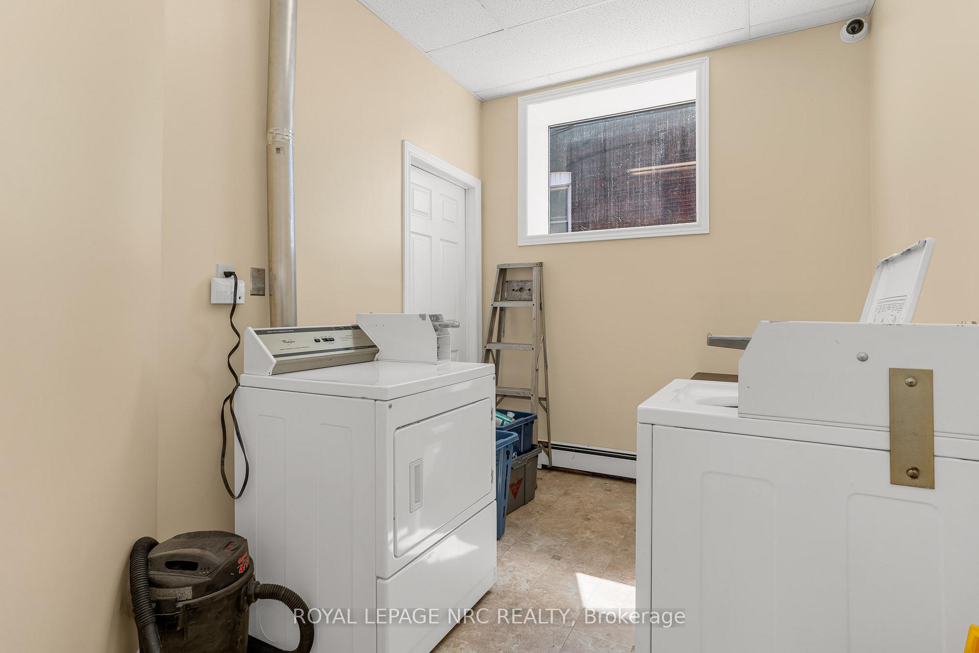 Photo 9 of 192 Burgar Street, Welland, Welland Downtown — HOMEH