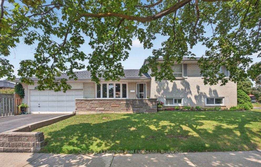 Photo 2 of 333 Jeffcoat Drive, Etobicoke, West Humber-Clairville — HOMEH