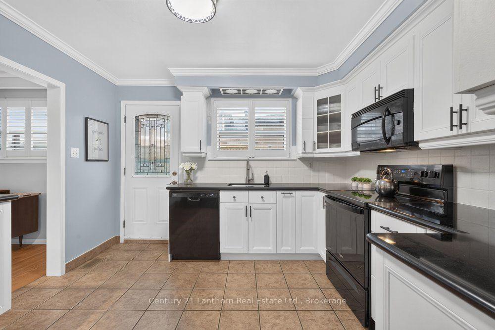 Photo 11 of 333 Jeffcoat Drive, Etobicoke, West Humber-Clairville — HOMEH